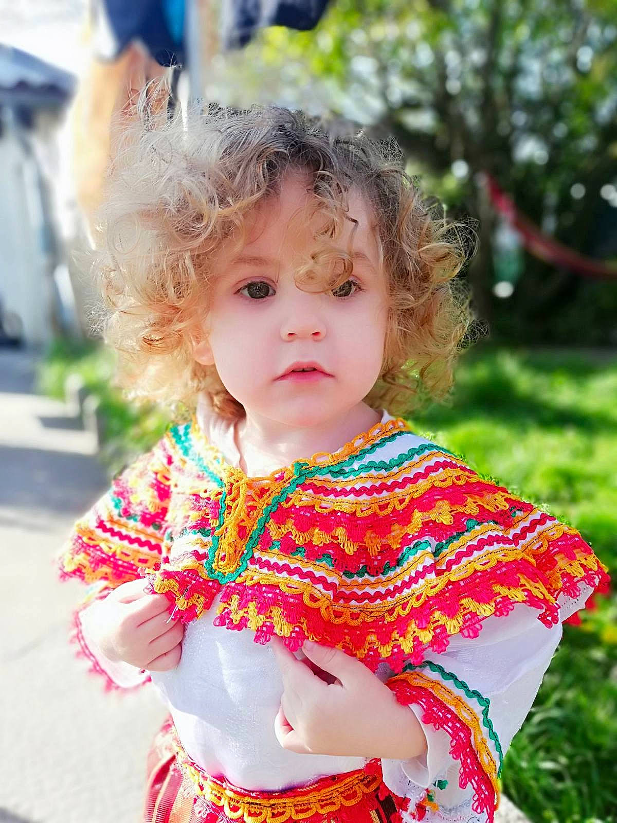 Louane participe au concours pour gagner de l'argent avec cette photo : baby, beauty, child, costume, dress, face, fashion_accessory, grass, head, pattern, person, photography, pink, plant, smile, summer, textile, toddler, vacation, yellow