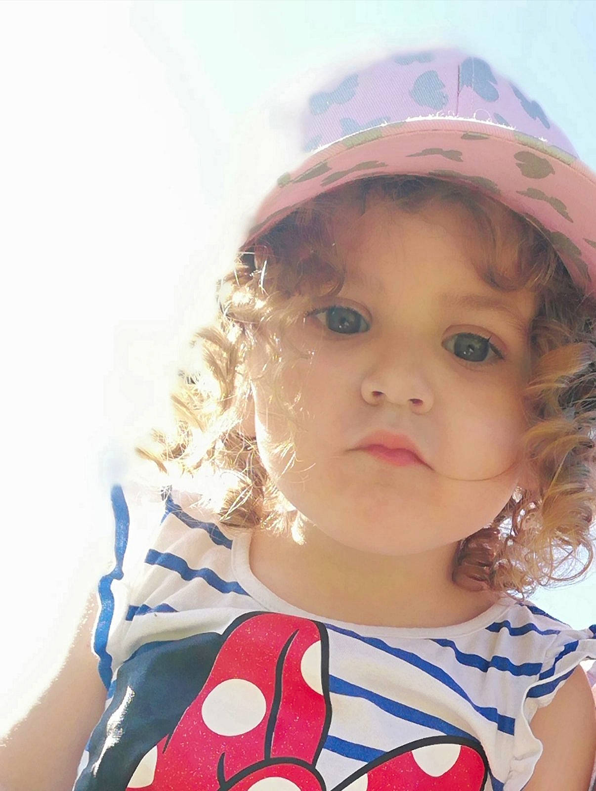 Louane a rejoint le concours — aidez-le/la à gagner de superbes lots ! beauty, cheek, child, chin, eye, face, forehead, fun, hair, hat, head, headgear, lip, mouth, neck, nose, person, photography, pink, skin