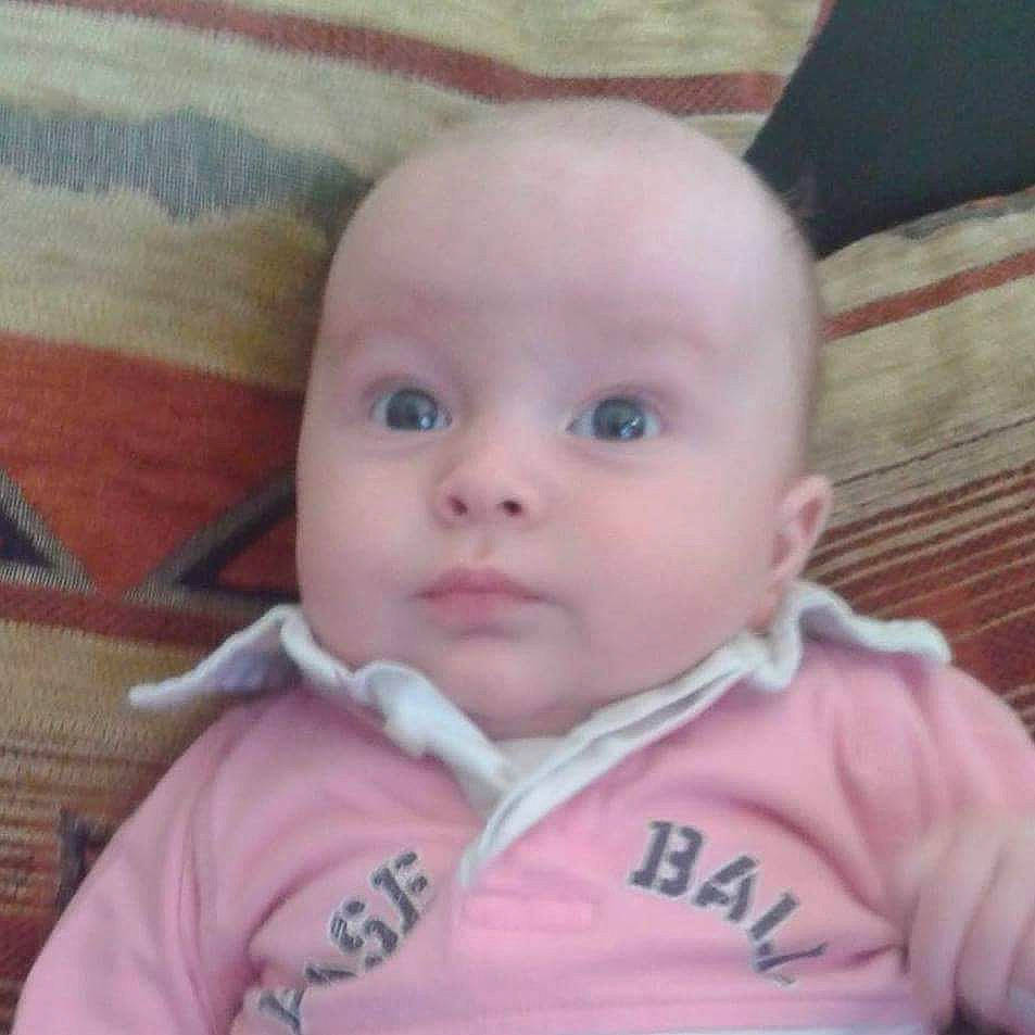 Alaric participe au concours pour gagner de l'argent avec cette photo : baby, baby_toddler_clothing, cheek, chin, comfort, ear, eye, eyebrow, happy, head, iris, lip, mammal, mouth, nose, person, pink, skin, sleeve, textile