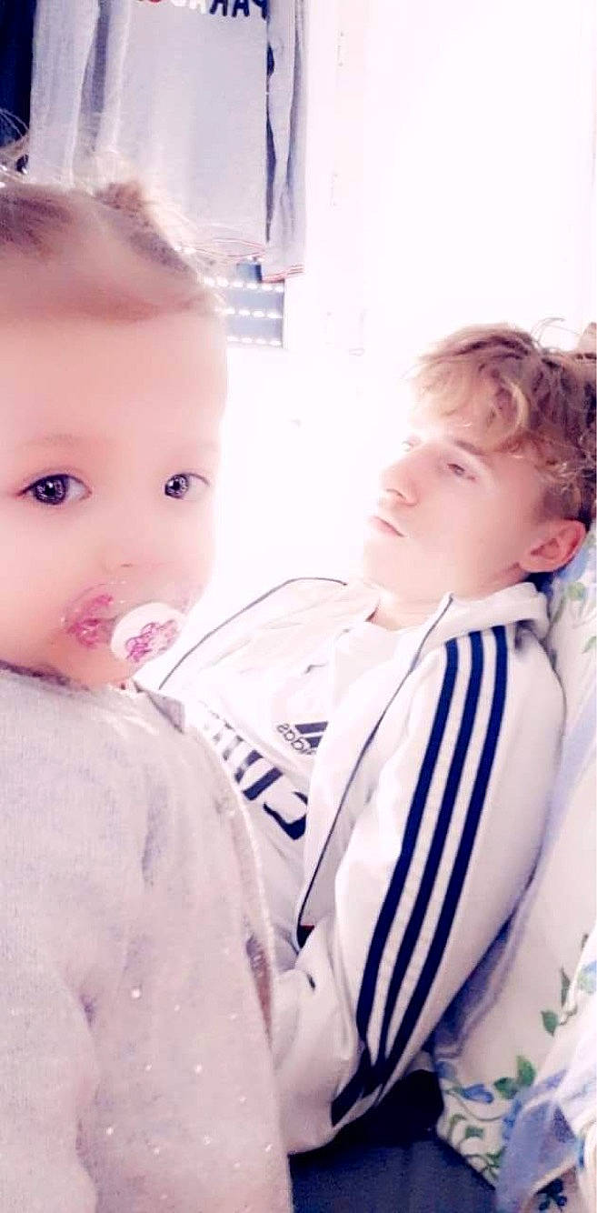 Evana participe au concours pour gagner de l'argent avec cette photo : baby, cheek, child, eye, face, forehead, gesture, head, lip, nose, person, skin, toddler