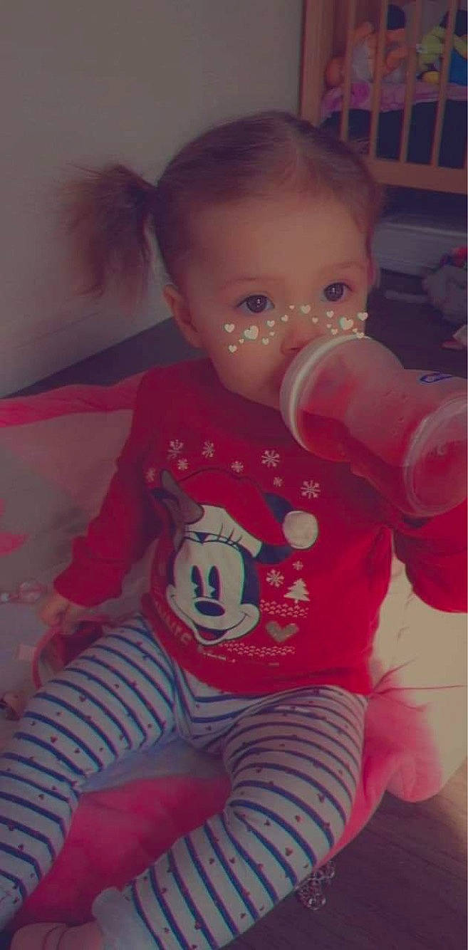 Evana participe au concours pour gagner de l'argent avec cette photo : baby, cheek, child, eye, lip, nose, person, pink, play, skin, smile, toddler