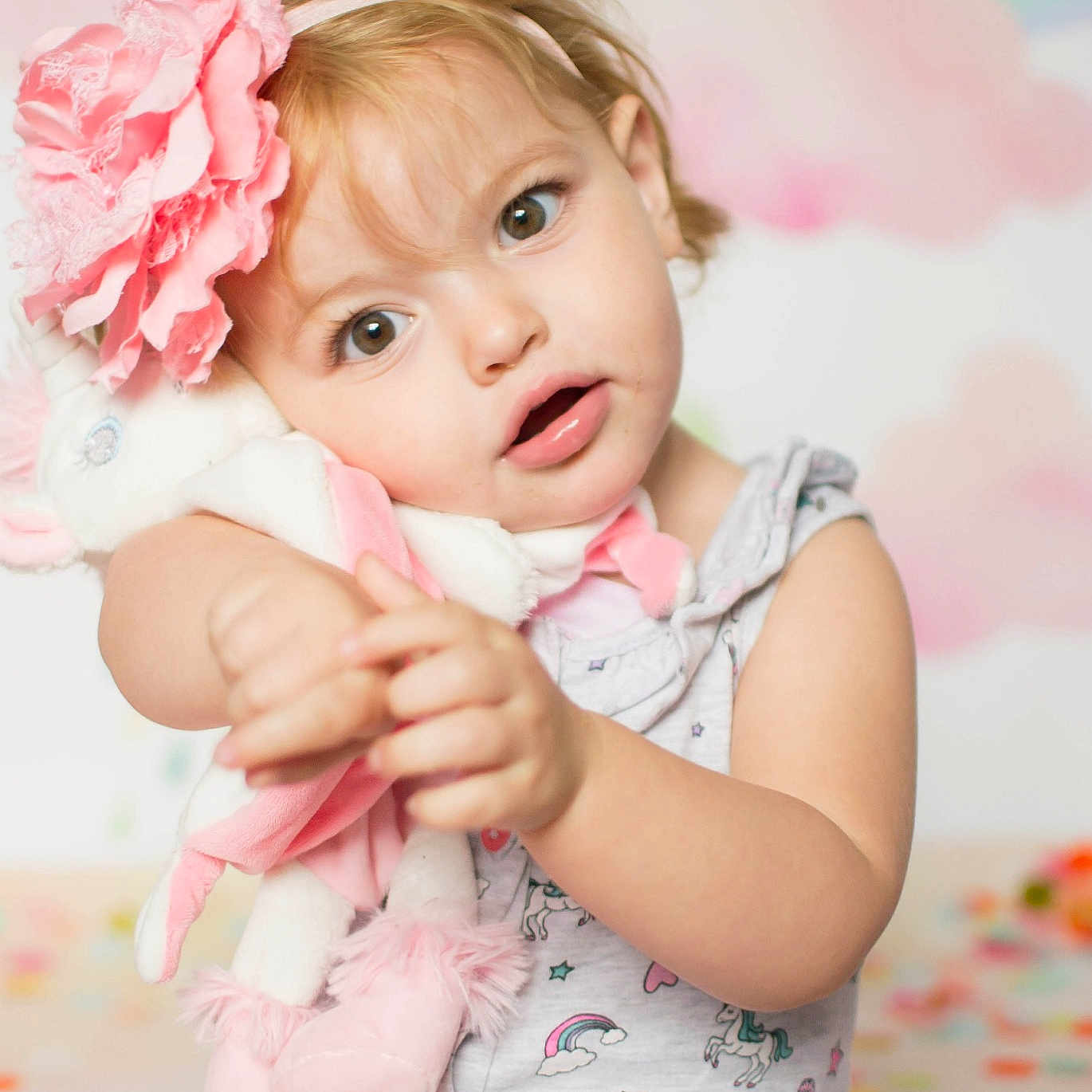 Lou a rejoint le concours — aidez-le/la à gagner de superbes lots ! baby, baby_toddler_clothing, beauty, cheek, child, child_model, hair_accessory, happy, person, photography, pink, portrait_photography, product, skin, smile, toddler