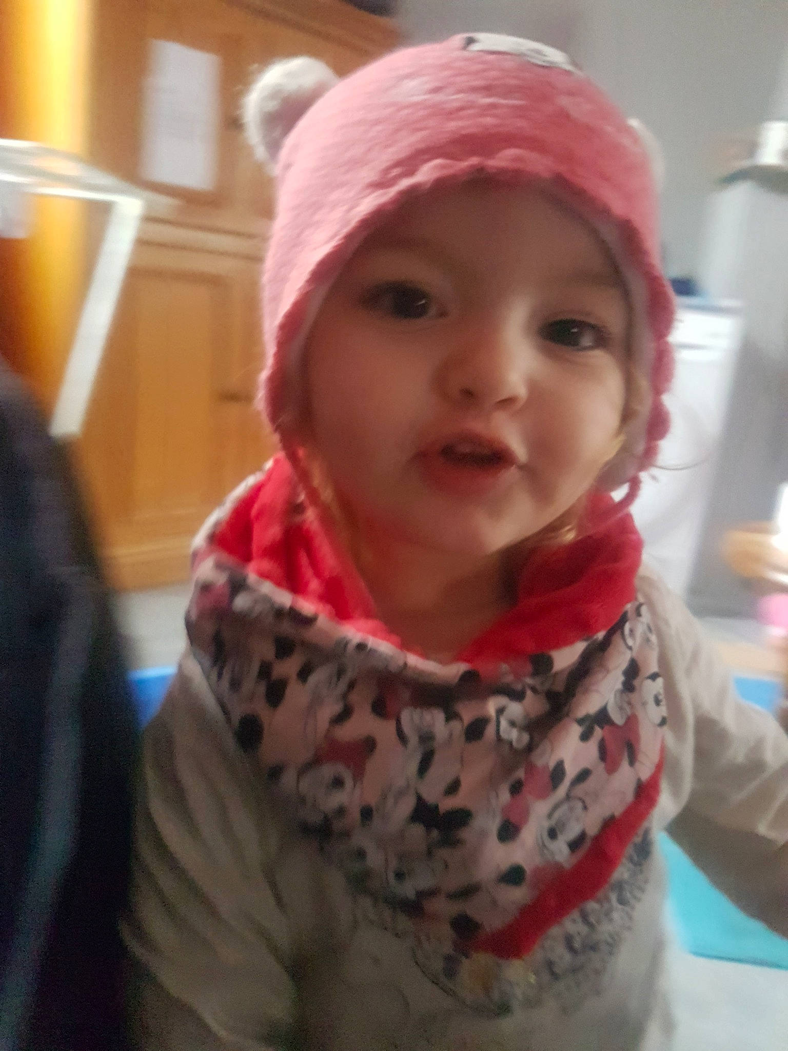 Louana a rejoint le concours — aidez-le/la à gagner de superbes lots ! bandana, bonnet, cheek, child, ear, face, fashion_accessory, forehead, hair_coloring, head, headgear, knit_cap, lip, mouth, neck, person, pink, scarf, smile, toddler
