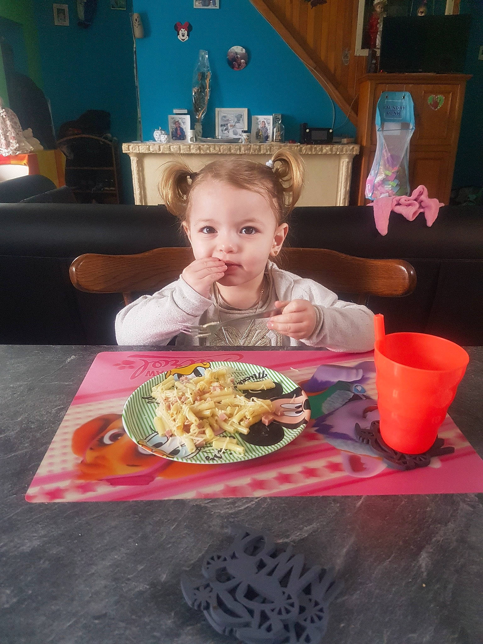 Louana a rejoint le concours — aidez-le/la à gagner de superbes lots ! brunch, child, comfort_food, cuisine, dish, eating, fast_food, food, junk_food, lunch, meal, person, supper, toddler