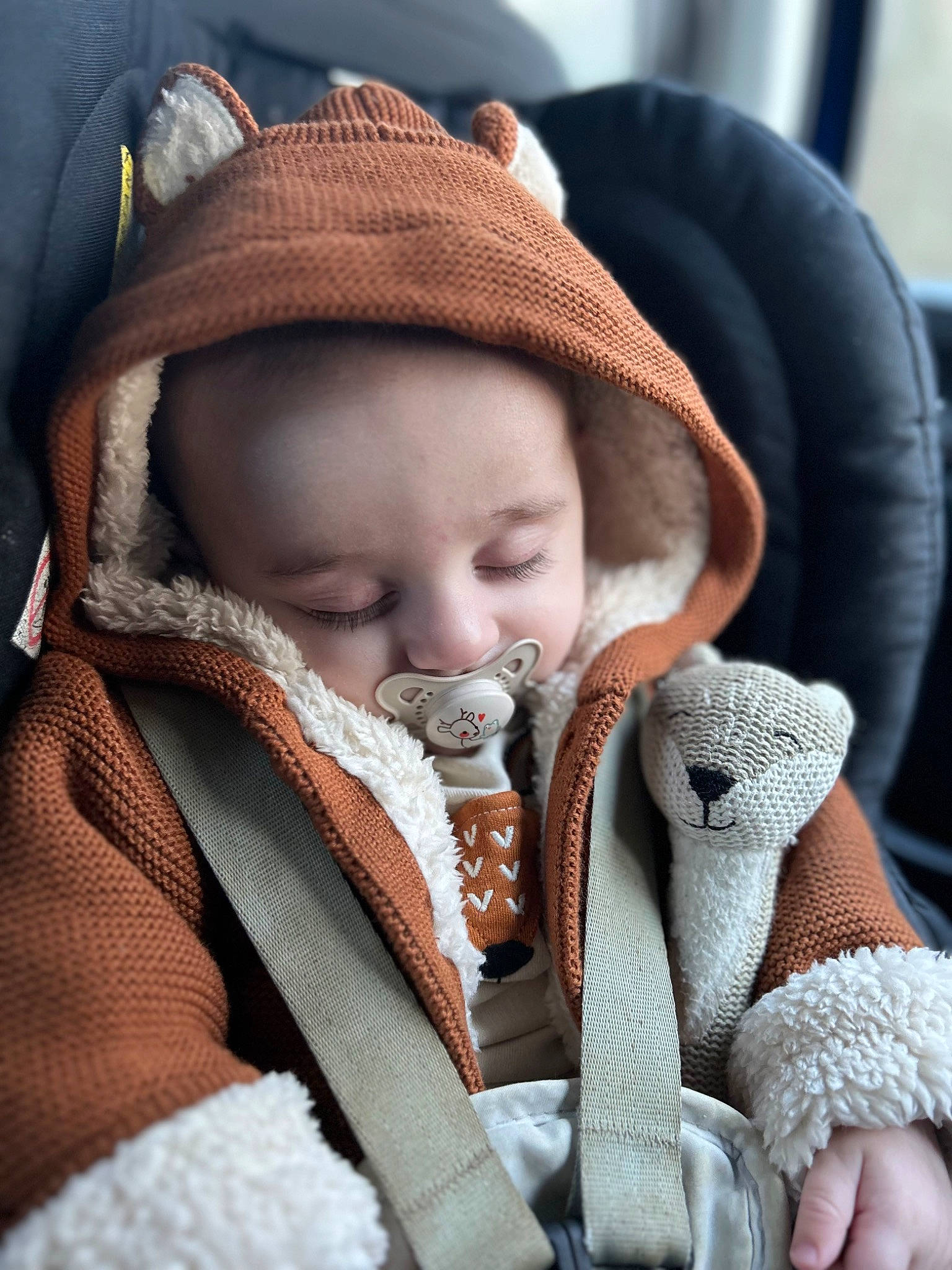 Isaac a rejoint le concours — aidez-le/la à gagner de superbes lots ! baby, baby_carriage, baby_products, baby_sleeping, baby_toddler_clothing, cap, cheek, chin, comfort, eye, eyelash, headgear, human_body, lip, mouth, nose, outerwear, person, skin, textile