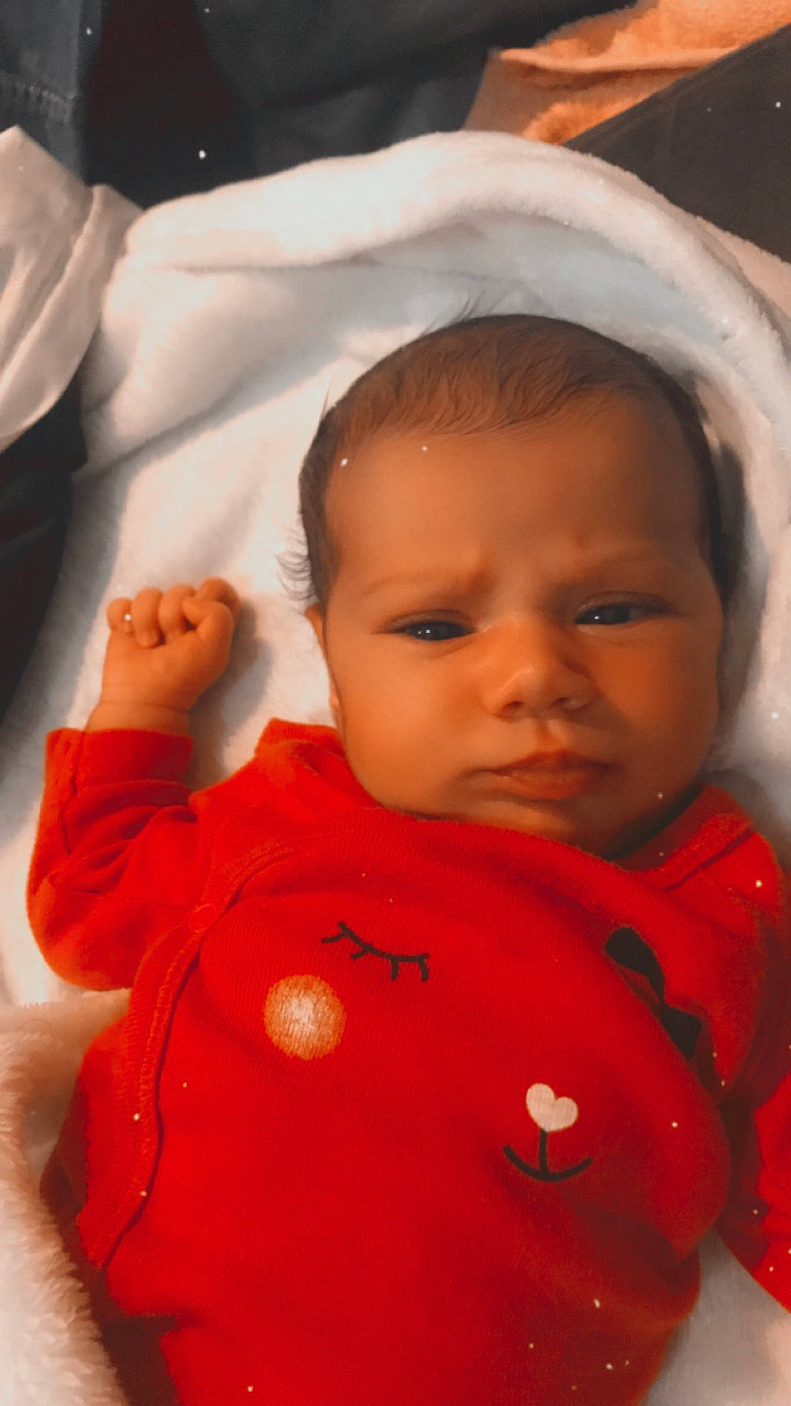 Yasmina participe au concours pour gagner de l'argent avec cette photo : baby, cheek, child, chin, eye, face, finger, forehead, head, lip, mouth, nose, person, red, skin, toddler