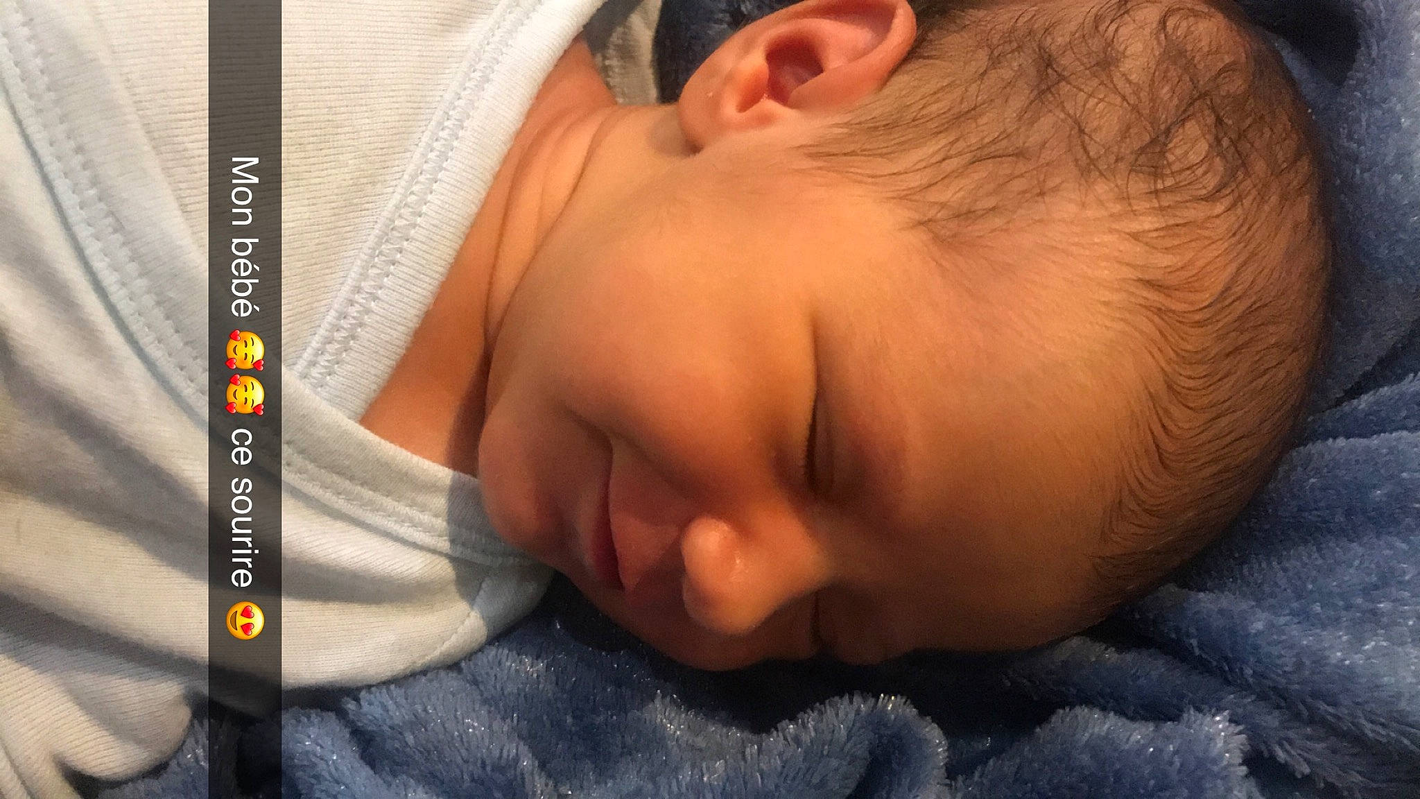 Yasmina participe au concours pour gagner de l'argent avec cette photo : baby, cheek, child, chin, close_up, ear, face, finger, forehead, hand, head, mouth, nap, neck, nose, person, skin, sleep