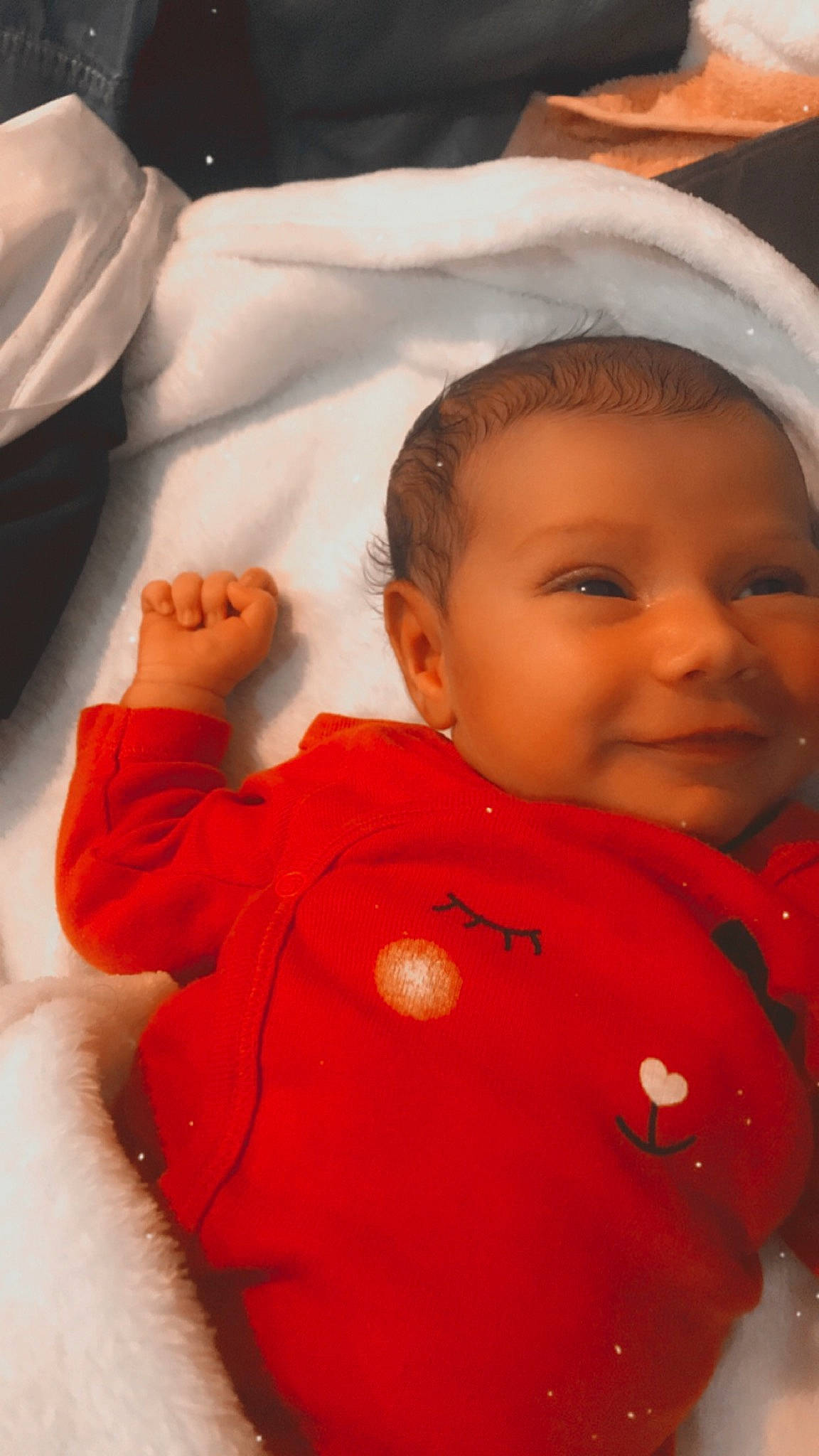 Yasmina a rejoint le concours — aidez-le/la à gagner de superbes lots ! baby, cheek, child, face, finger, head, joy, lip, mouth, nose, person, red, skin, toddler