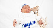 Mylan a rejoint le concours — aidez-le/la à gagner de superbes lots ! baby, newborn, sleeping, hat, blanket, teddy_bear, soft_toy, white_clothing, cozy, cute, infant, child, portrait, smile, resting, peaceful, bedtime, snuggling, warm, comfort