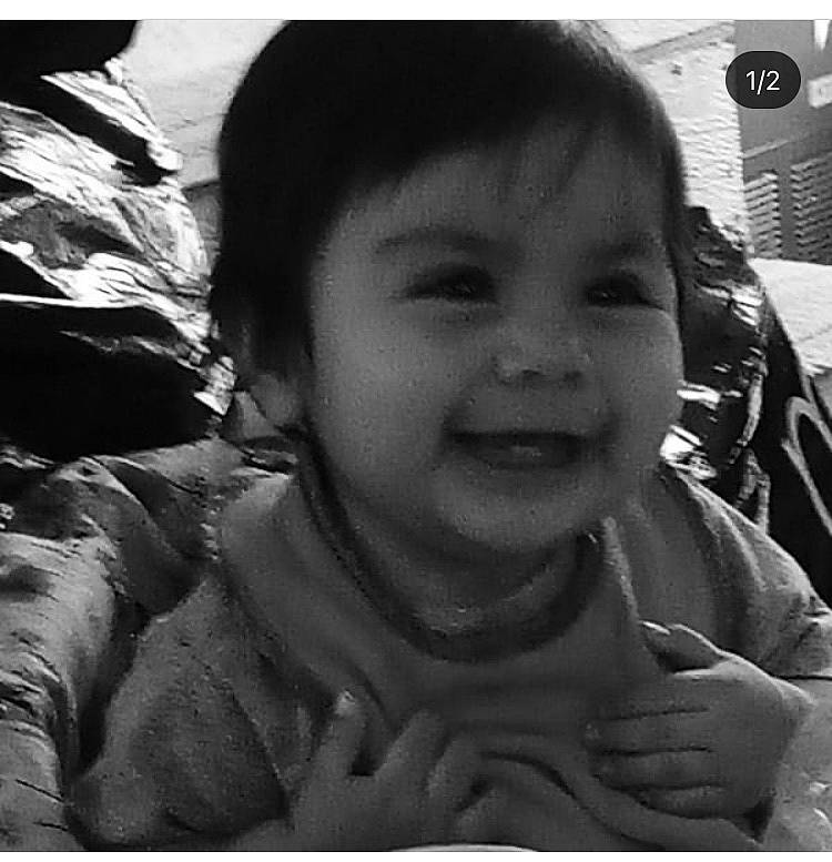 Santi is registered to the contest to win money with this photo: baby, black, black_and_white, cheek, chin, ear, eyebrow, forehead, gesture, hand, happy, human_body, iris, jaw, lip, mouth, nose, person, skin, smile