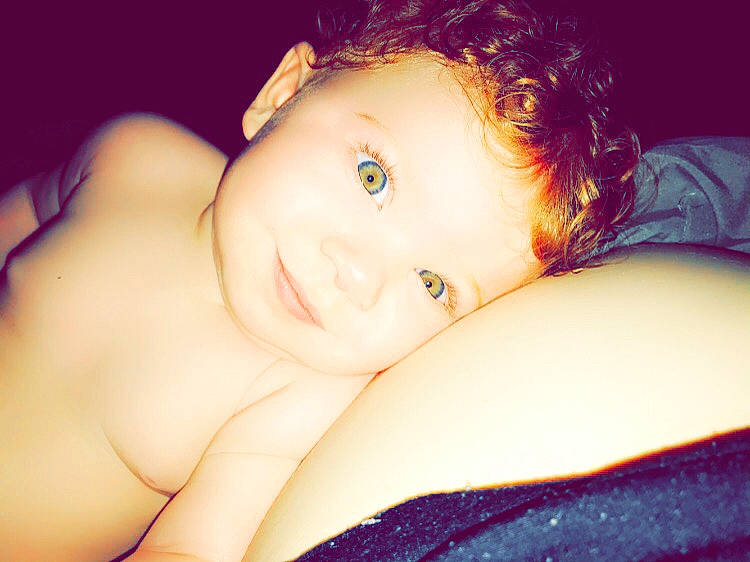 Giuliano is registered to the contest to win money with this photo: arm, baby, cheek, eye, eyebrow, eyelash, flash_photography, gesture, hand, happy, human_body, iris, jaw, lip, mouth, neck, nose, person, shoulder, skin