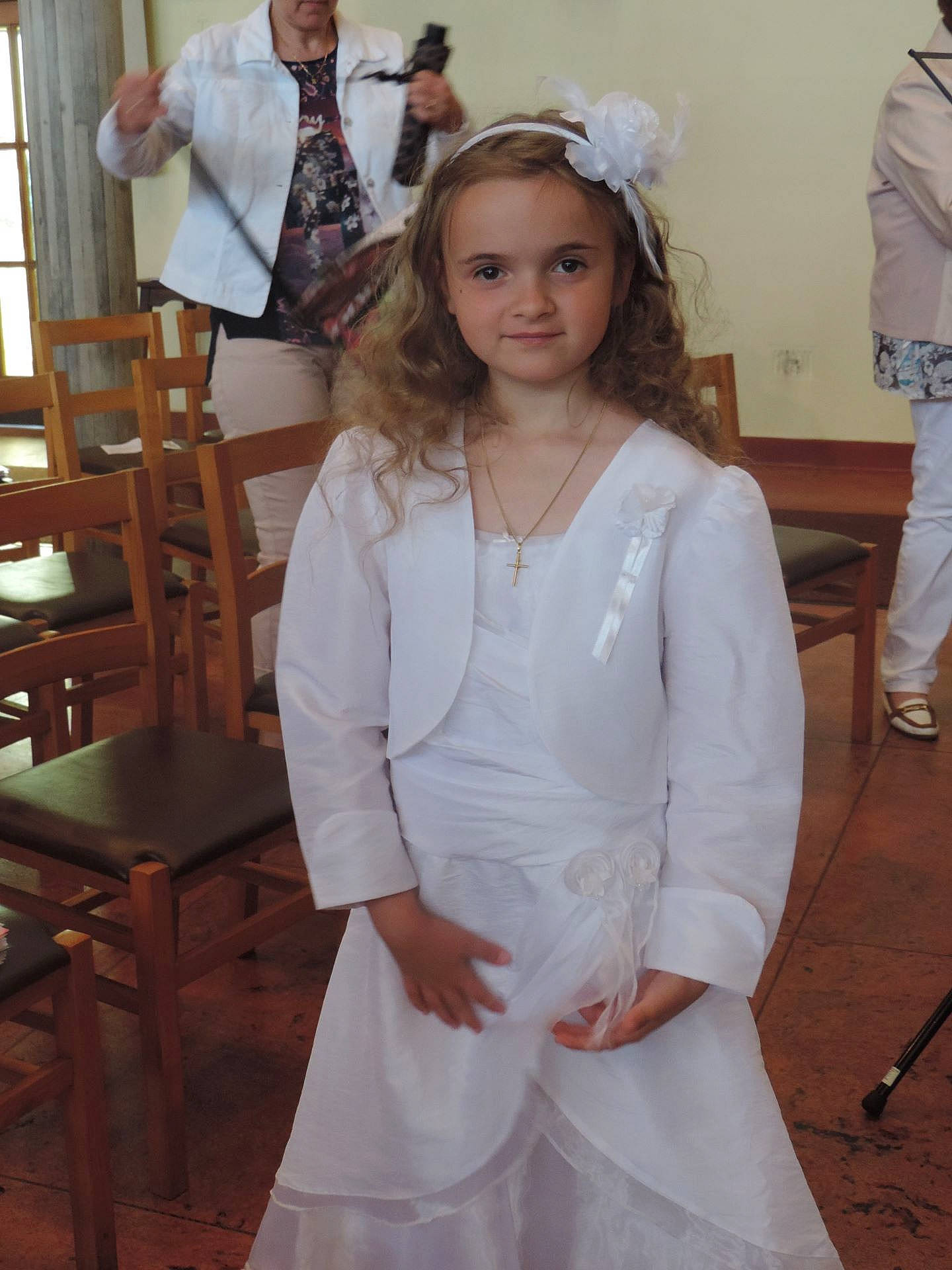 Kelly a rejoint le concours — aidez-le/la à gagner de superbes lots ! bride, clothing, costume, dress, gown, lady, person