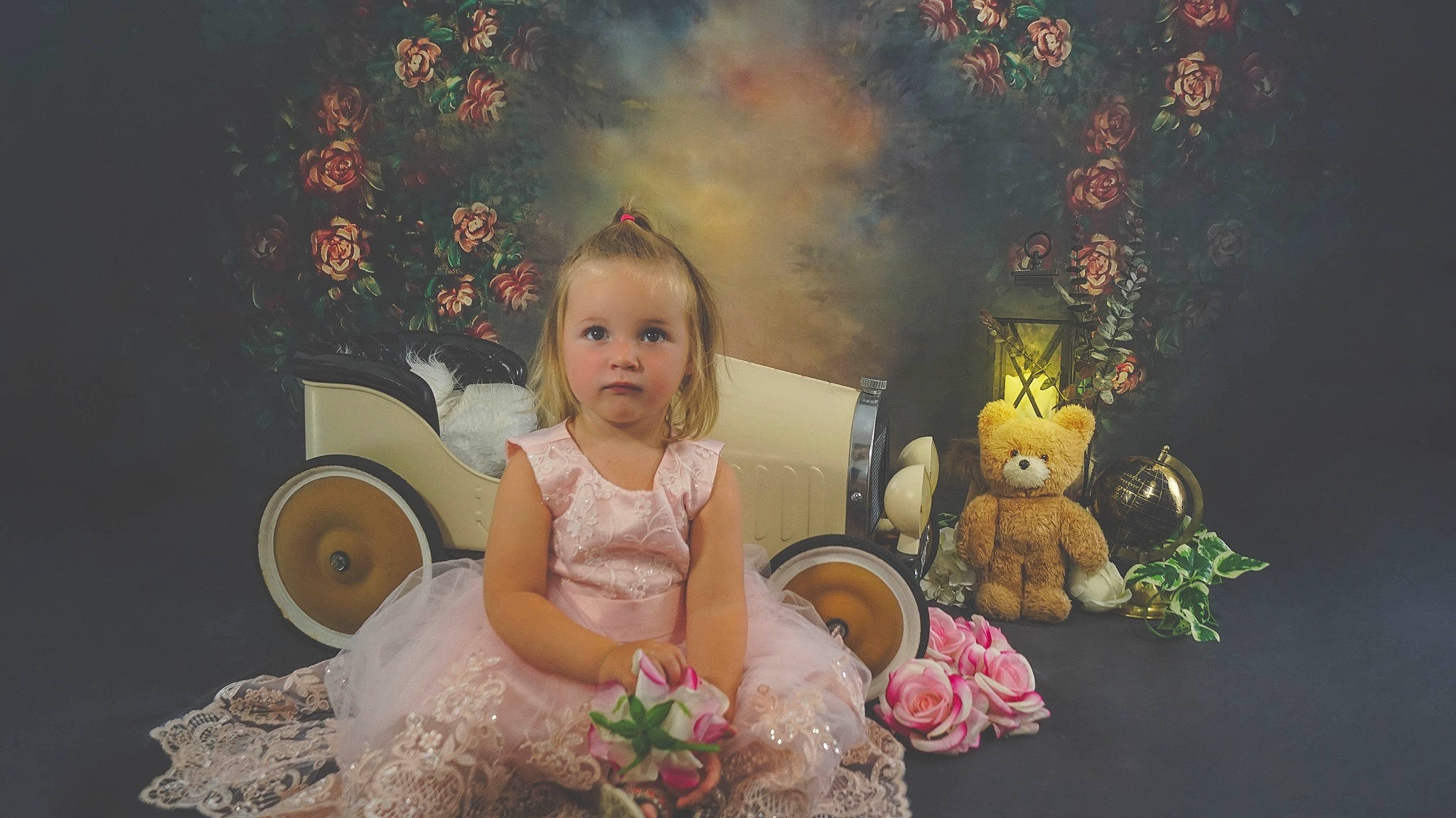 Hanna participe au concours pour gagner de l'argent avec cette photo : baby, bridal_clothing, child, dress, event, flash_photography, floral_design, flower_arranging, formal_wear, fun, gown, happy, headpiece, lighting, person, petal, plant, room, toddler, toy