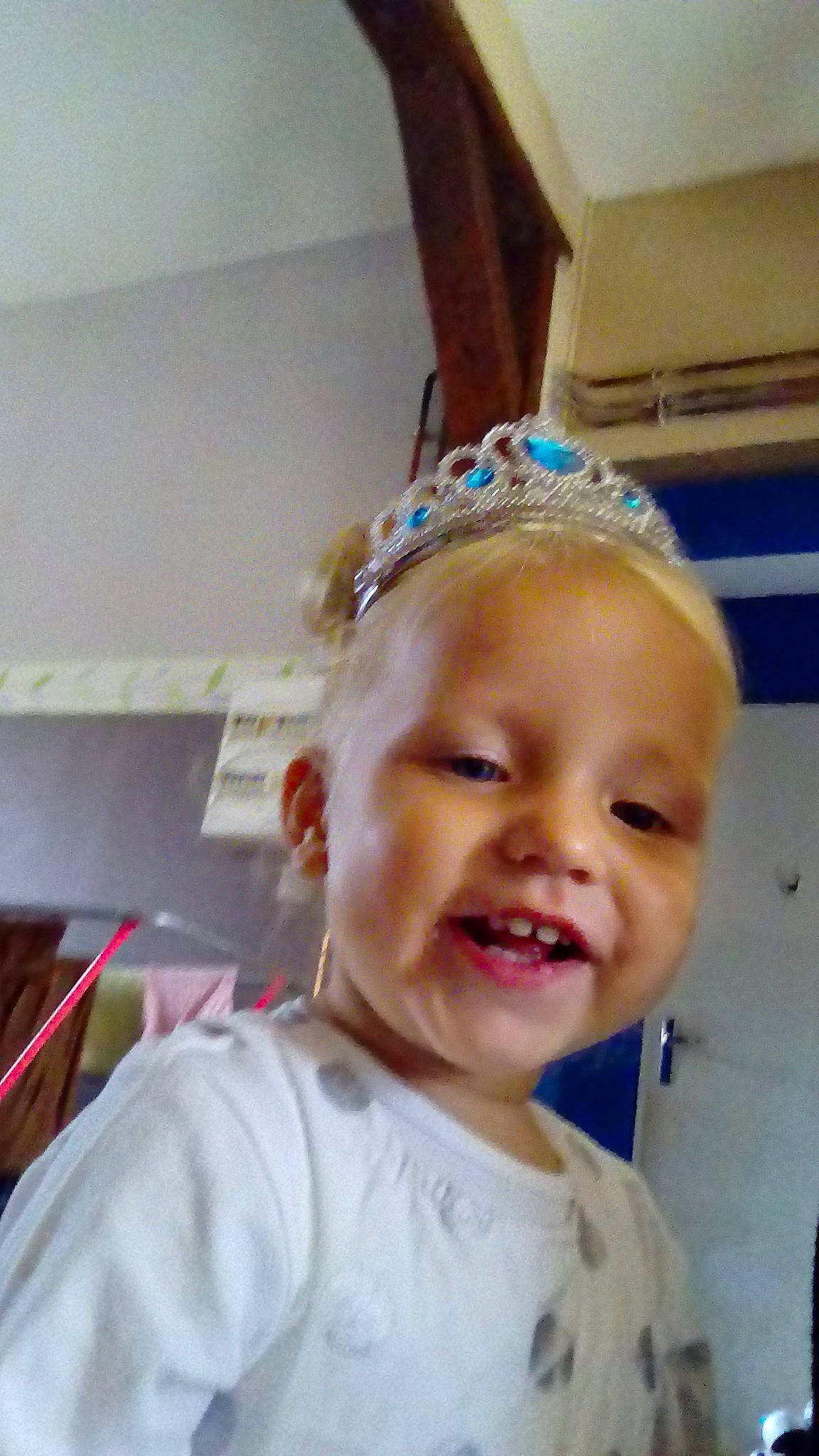 Savanah participe au concours pour gagner de l'argent avec cette photo : cheek, child, ear, eyebrow, face, fashion_accessory, forehead, girl, hair, hair_accessory, hair_coloring, hairstyle, head, headband, headgear, headpiece, human_hair_color, person, product, smile