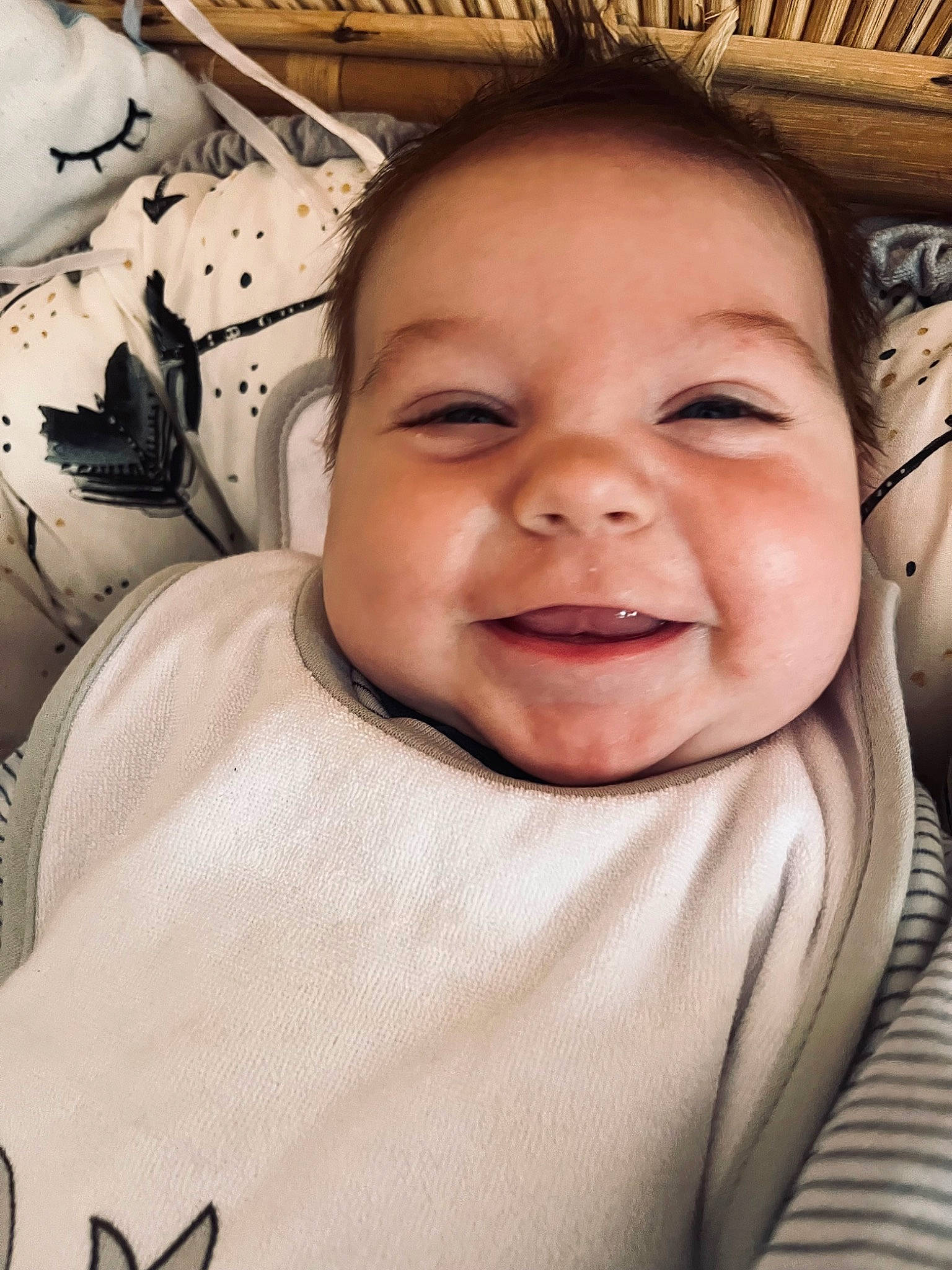 Valentino a rejoint le concours — aidez-le/la à gagner de superbes lots ! baby, baby_toddler_clothing, cheek, chin, comfort, eye, eyebrow, face, gesture, happy, head, iris, joy, lip, mouth, nose, person, skin, sleeve, smile