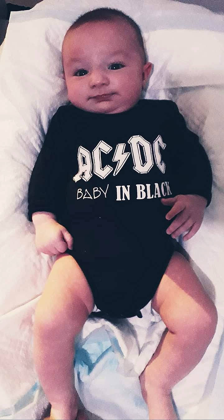 Arsène a rejoint le concours — aidez-le/la à gagner de superbes lots ! arm, baby, baby_products, baby_toddler_clothing, cheek, child, cool, person, product, sleeve, t_shirt, toddler