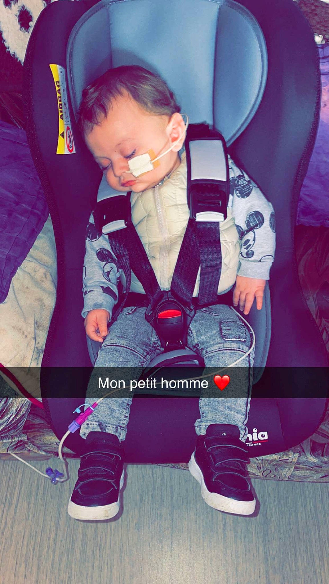 Mayron participe au concours pour gagner de l'argent avec cette photo : baby, baby_carriage, baby_products, baby_toddler_clothing, car_seat, carmine, child, comfort, electric_blue, font, footwear, magenta, pattern, person, pink, purple, shoe, sneakers, toddler, violet