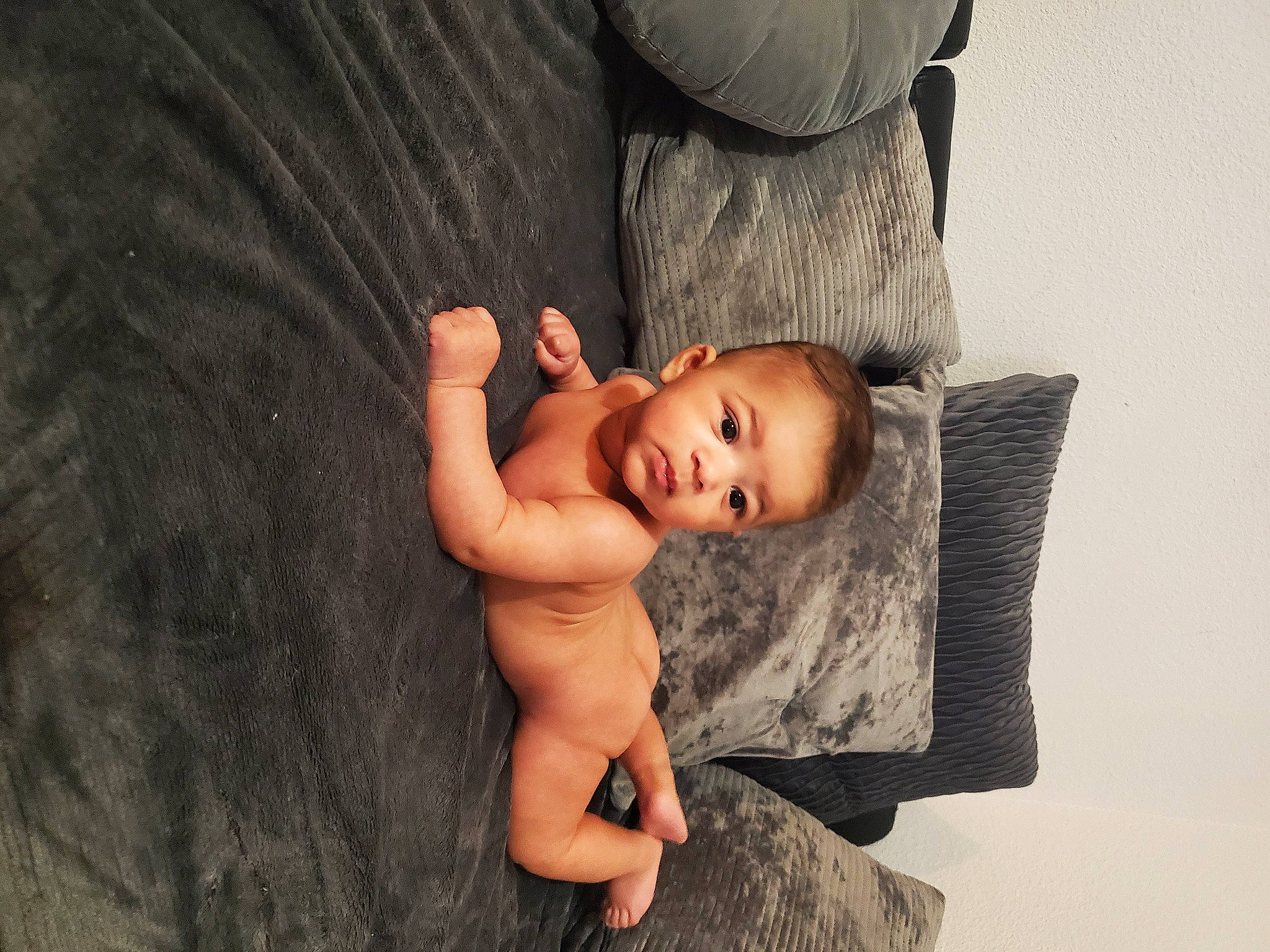 Isaïah participe au concours pour gagner de l'argent avec cette photo : baby, black_hair, cheek, chest, chin, comfort, eyelash, flash_photography, gesture, happy, human_body, leg, lip, neck, nose, person, shoulder, skin, toddler, trunk