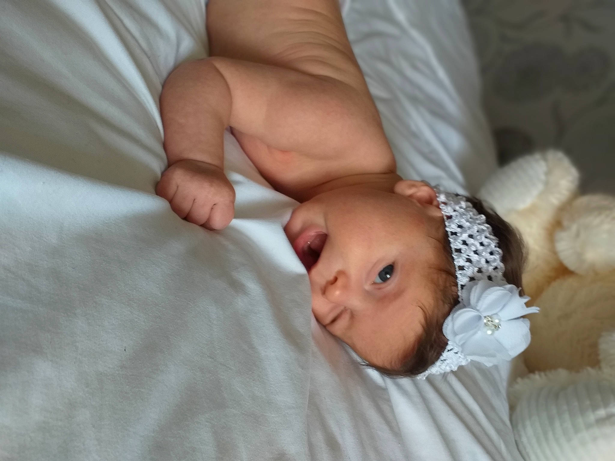 Anaë participe au concours pour gagner de l'argent avec cette photo : baby, baby_products, baby_sleeping, birth, cheek, child, eye, finger, hand, headwear, person, product, skin, toddler