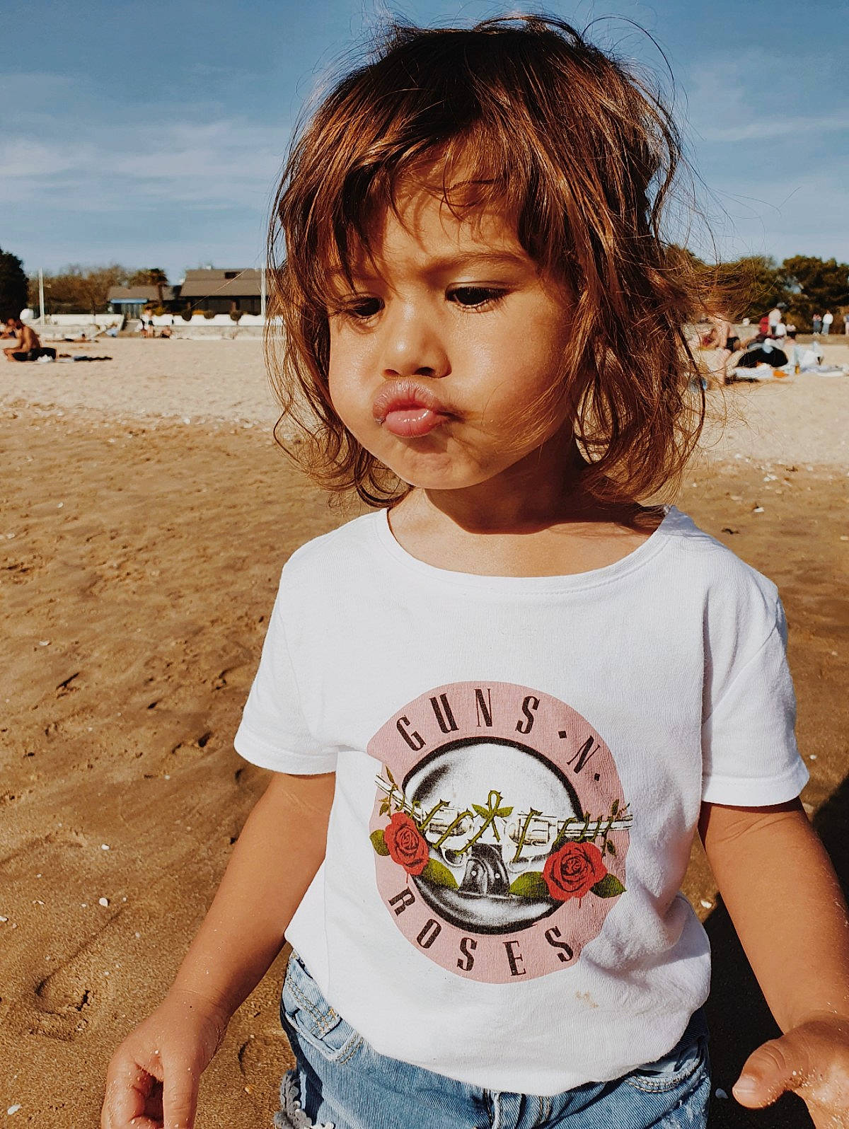 Liah a rejoint le concours — aidez-le/la à gagner de superbes lots ! body_of_water, cool, facial_expression, hairstyle, happy, human, light, lip, mouth, neck, organ, people_in_nature, person, photograph, shoulder, skin, sky, sleeve, standing, travel