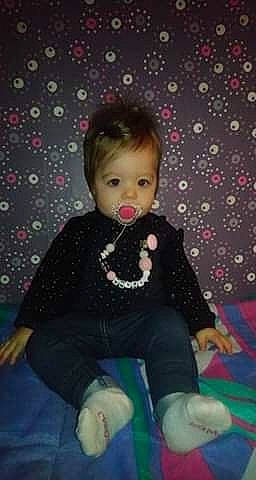 Léana participe au concours pour gagner de l'argent avec cette photo : baby, baby_toddler_clothing, cheek, child, dress, fun, happy, iris, magenta, pattern, person, pink, sitting, sleeve, sock, standing, toddler, vintage_clothing