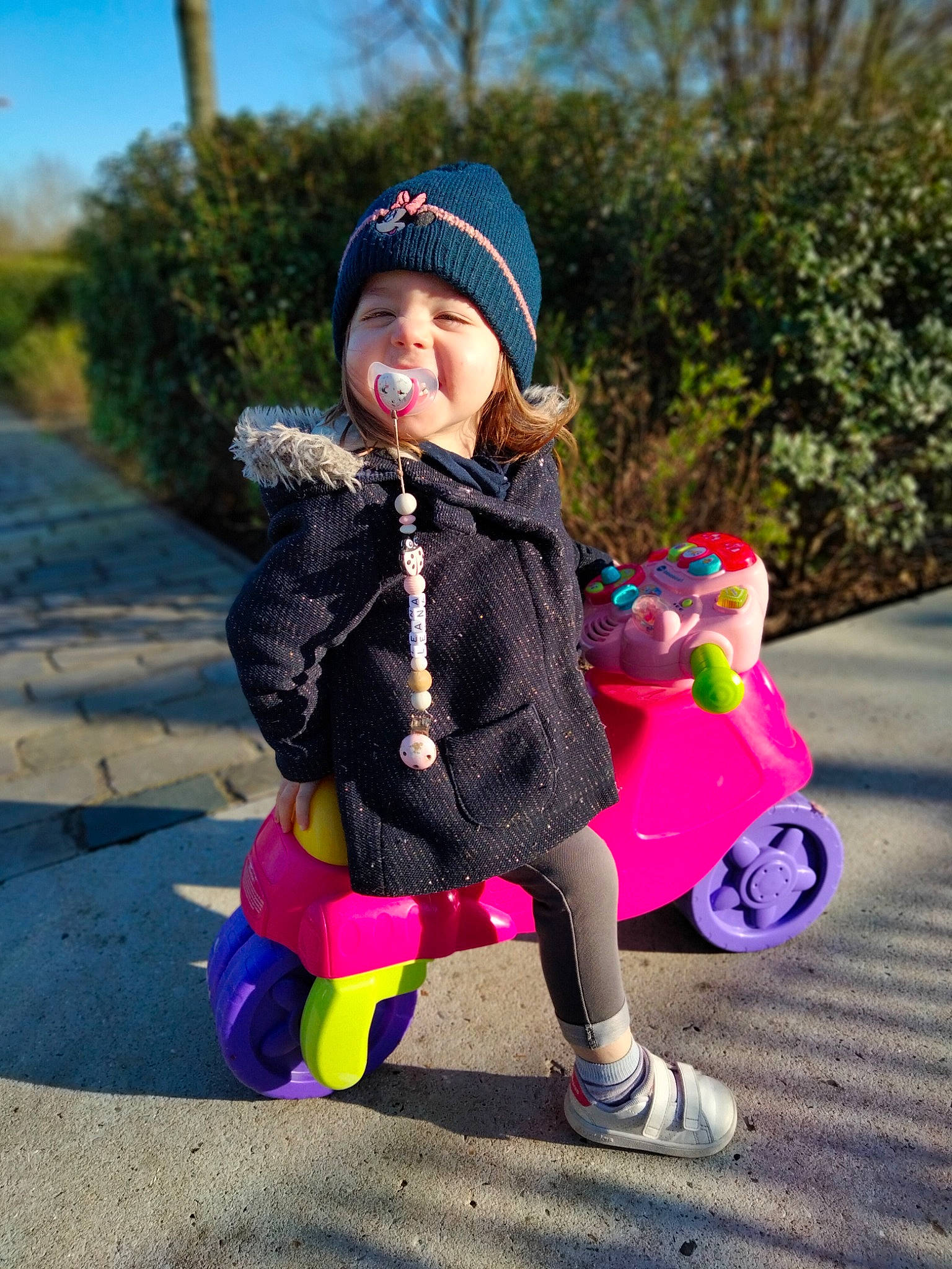 Léana participe au concours pour gagner de l'argent avec cette photo : baby, cap, child, electric_blue, fun, fur, grass, happy, headwear, jacket, leisure, magenta, person, pink, plant, recreation, sky, smile, toddler, toy