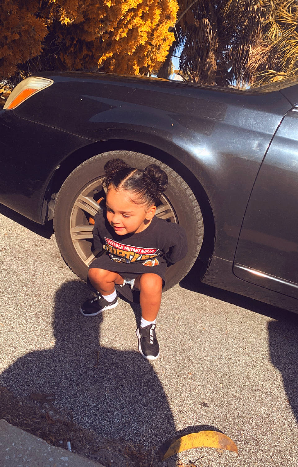 Amara-legacy is registered to the contest to win money with this photo: alloy_wheel, asphalt, automotive_design, automotive_lighting, automotive_tire, black, bumper, car, flash_photography, hood, land_vehicle, leg, light, motor_vehicle, person, shoe, tire, vehicle, wheel, white