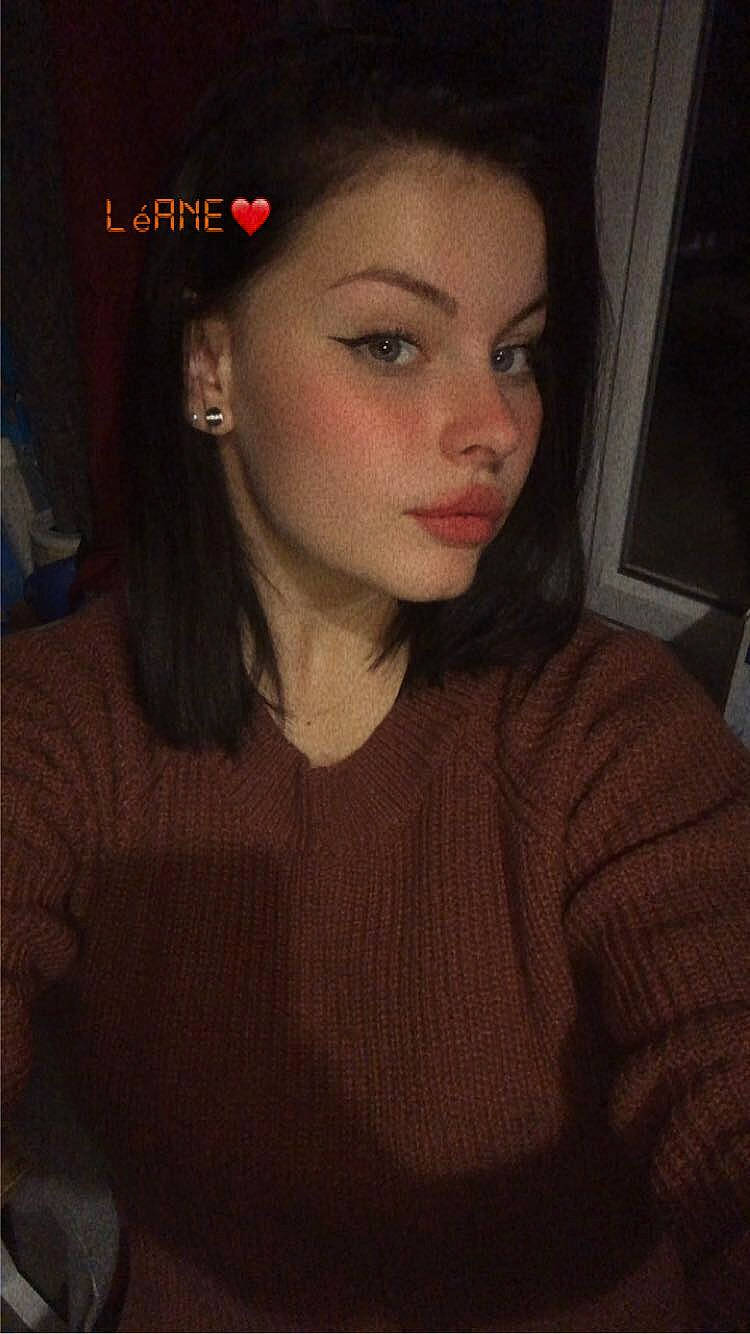 Leane a rejoint le concours — aidez-le/la à gagner de superbes lots ! black_hair, cheek, chin, cool, ear, eye_liner, eyebrow, eyelash, facial_expression, flash_photography, forehead, hairstyle, human, iris, jaw, lip, lipstick, makeover, neck, nose