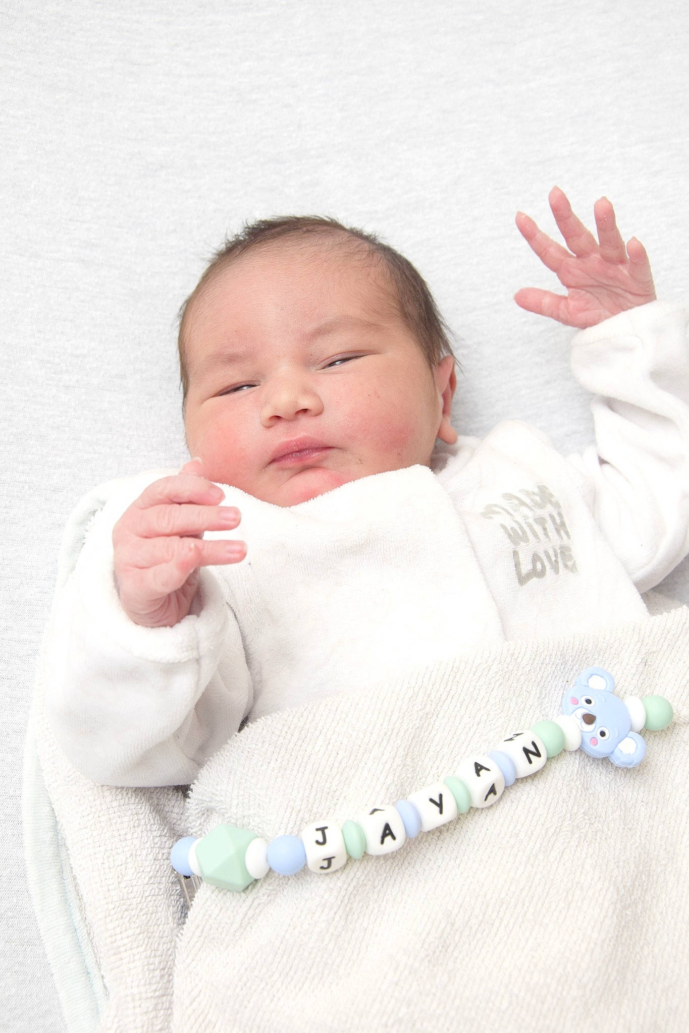 Jayan participe au concours pour gagner de l'argent avec cette photo : baby, baby_products, baby_sleeping, baby_toddler_clothing, cheek, child, comfort, finger, gesture, hand, happy, linens, pattern, person, product, sitting, skin, sleeve, textile, thumb