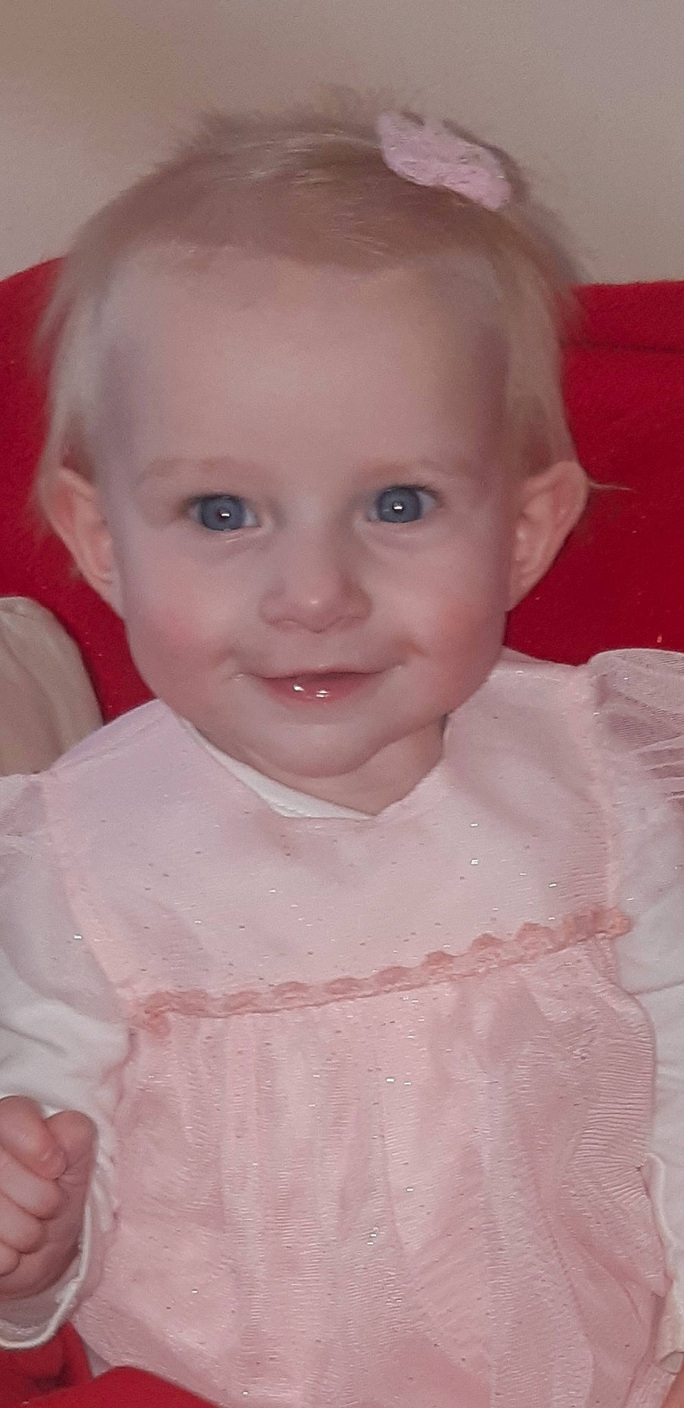 Maëlyne a rejoint le concours — aidez-le/la à gagner de superbes lots ! baby, blond, cheek, child, chin, eye, eyebrow, face, facial_expression, forehead, head, iris, joy, lip, nose, person, pink, portrait, skin, smile