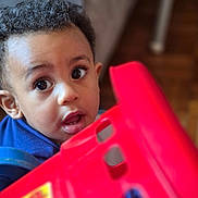 Nathanäel participe au concours pour gagner de l'argent avec cette photo : baby, biting, blackhair, face, hair, happy, head, person, photography, portrait, reading, smile, surprised, takingcover