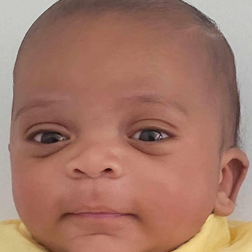 Michaël a rejoint le concours — aidez-le/la à gagner de superbes lots ! accessories, baby, bodypart, ear, earring, face, frown, happy, head, jewelry, mouth, newborn, person, photography, portrait, sad, selfie, skin, smile