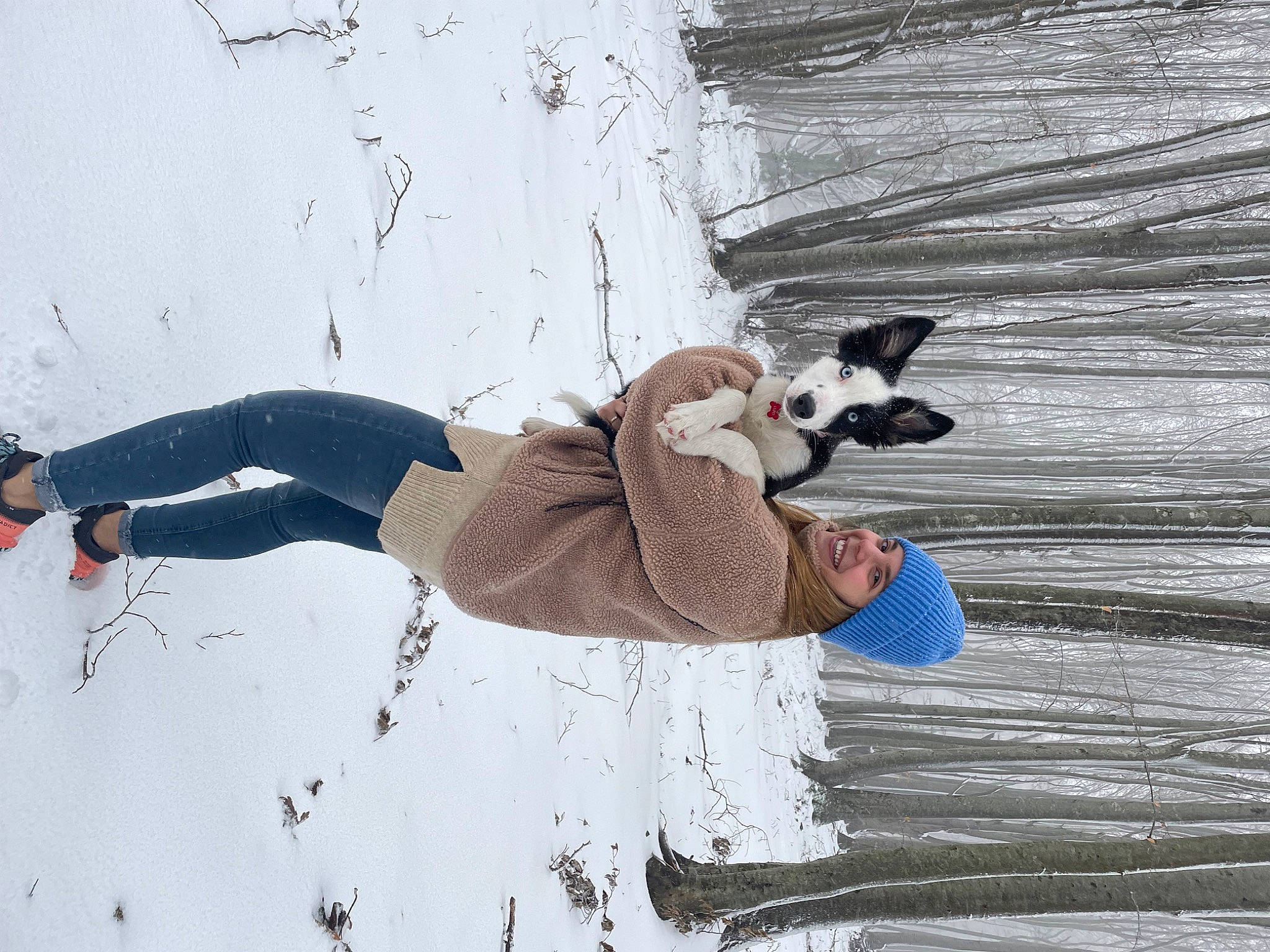 Lupo a rejoint le concours — aidez-le/la à gagner de superbes lots ! art, eyewear, freezing, fun, goggles, knee, leisure, painting, people_in_nature, plant, playing_in_the_snow, recreation, slope, snow, thigh, tree, twig, water, winter, wood