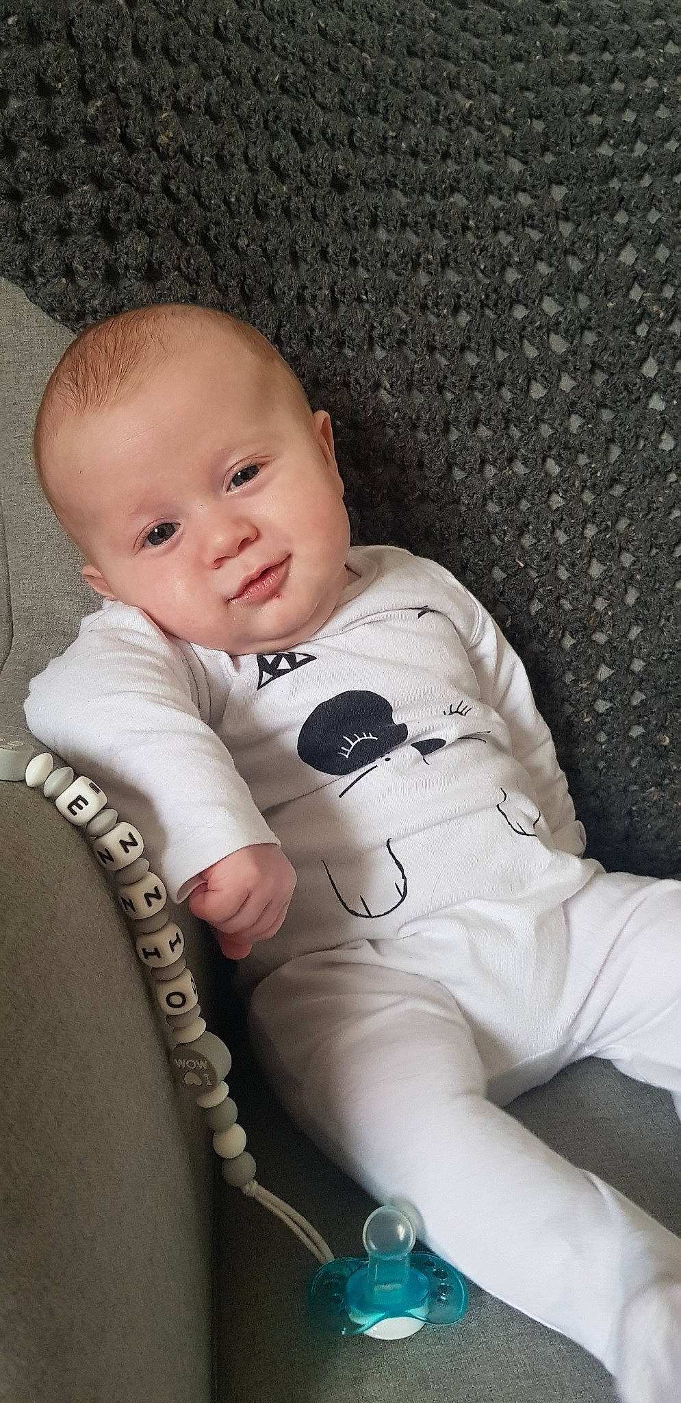 Ezzio participe au concours pour gagner de l'argent avec cette photo : baby, cheek, child, person, skin, toddler