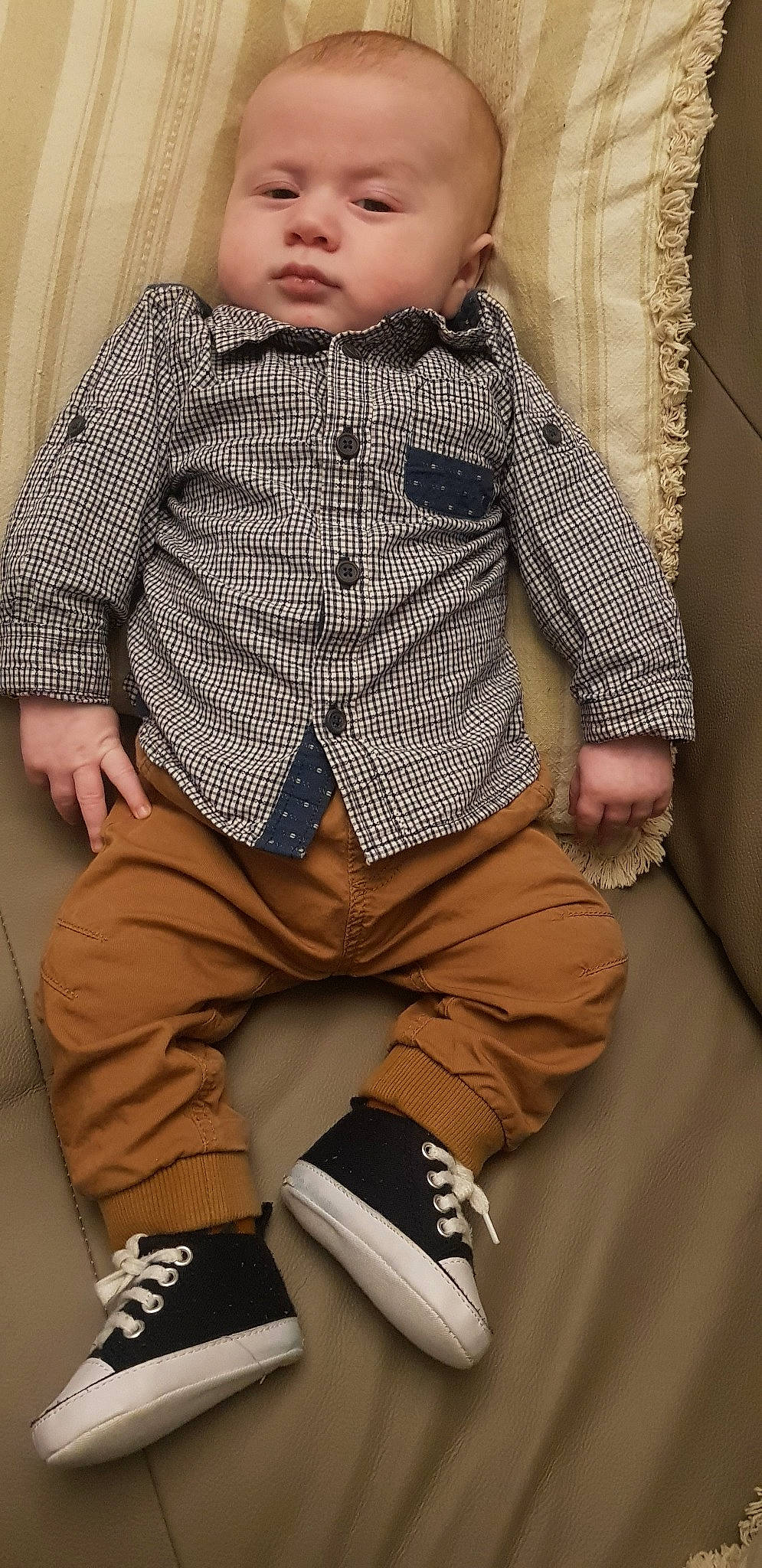 Ezzio a rejoint le concours — aidez-le/la à gagner de superbes lots ! baby, baby_toddler_clothing, beige, child, child_model, clothing, cool, jacket, outerwear, pattern, person, product, sleeve, toddler, trousers, wool