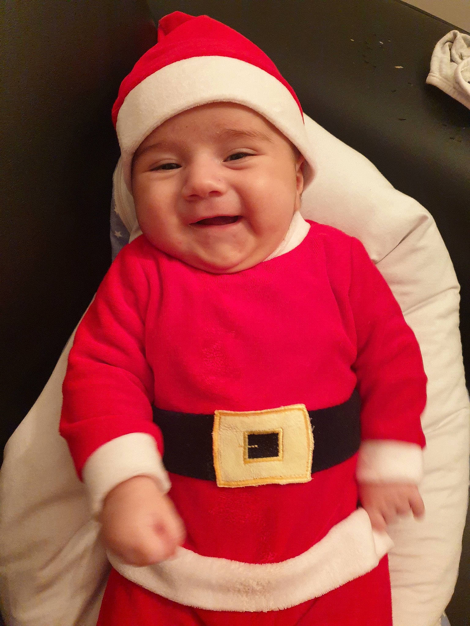 Lisandre a rejoint le concours — aidez-le/la à gagner de superbes lots ! child, christmas, christmas_eve, fictional_character, headwear, holiday, person, red, santa_claus, smile, toddler