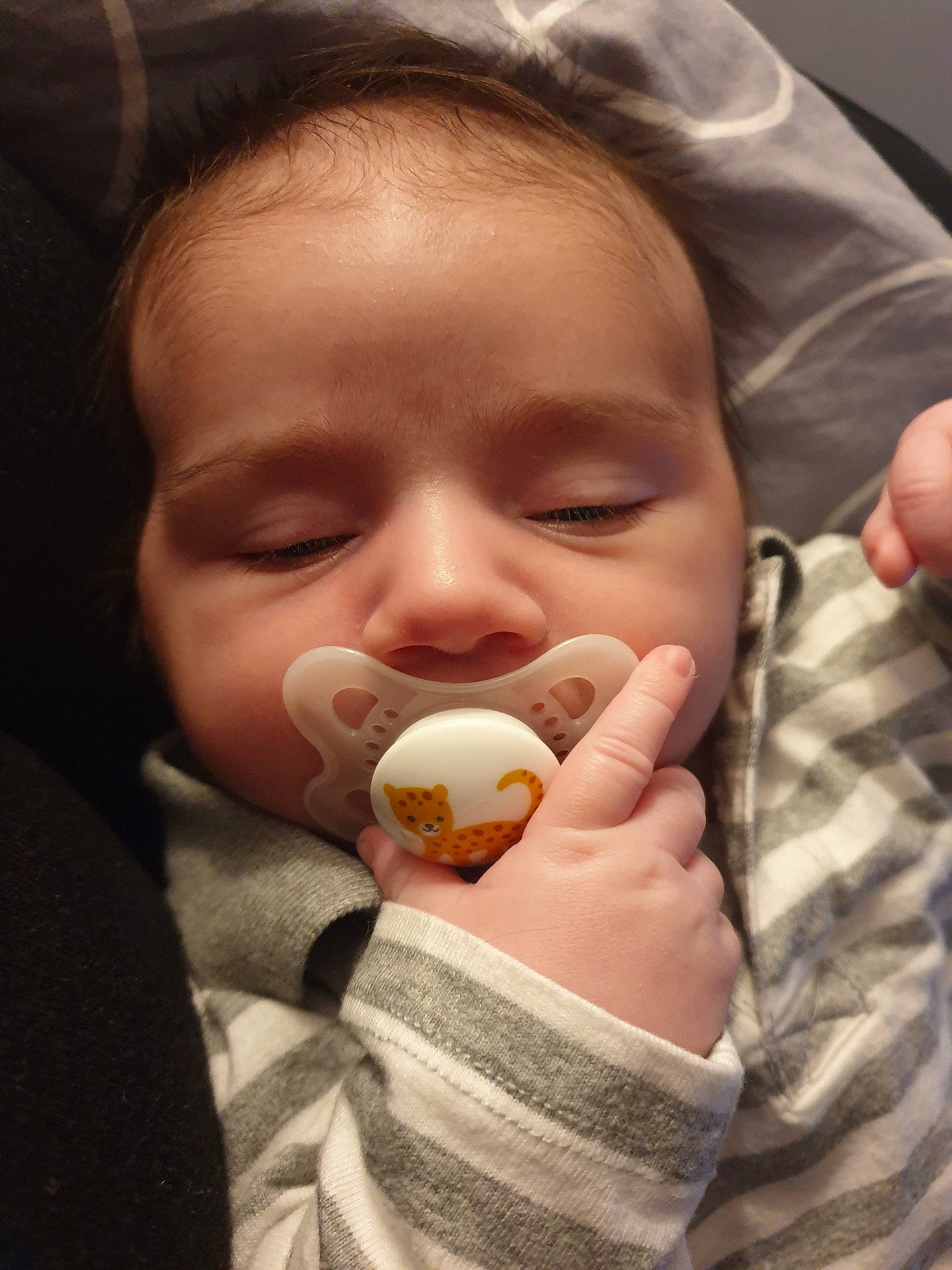 Lisandre participe au concours pour gagner de l'argent avec cette photo : baby, child, comfort_food, eating, food, nose, person, toddler