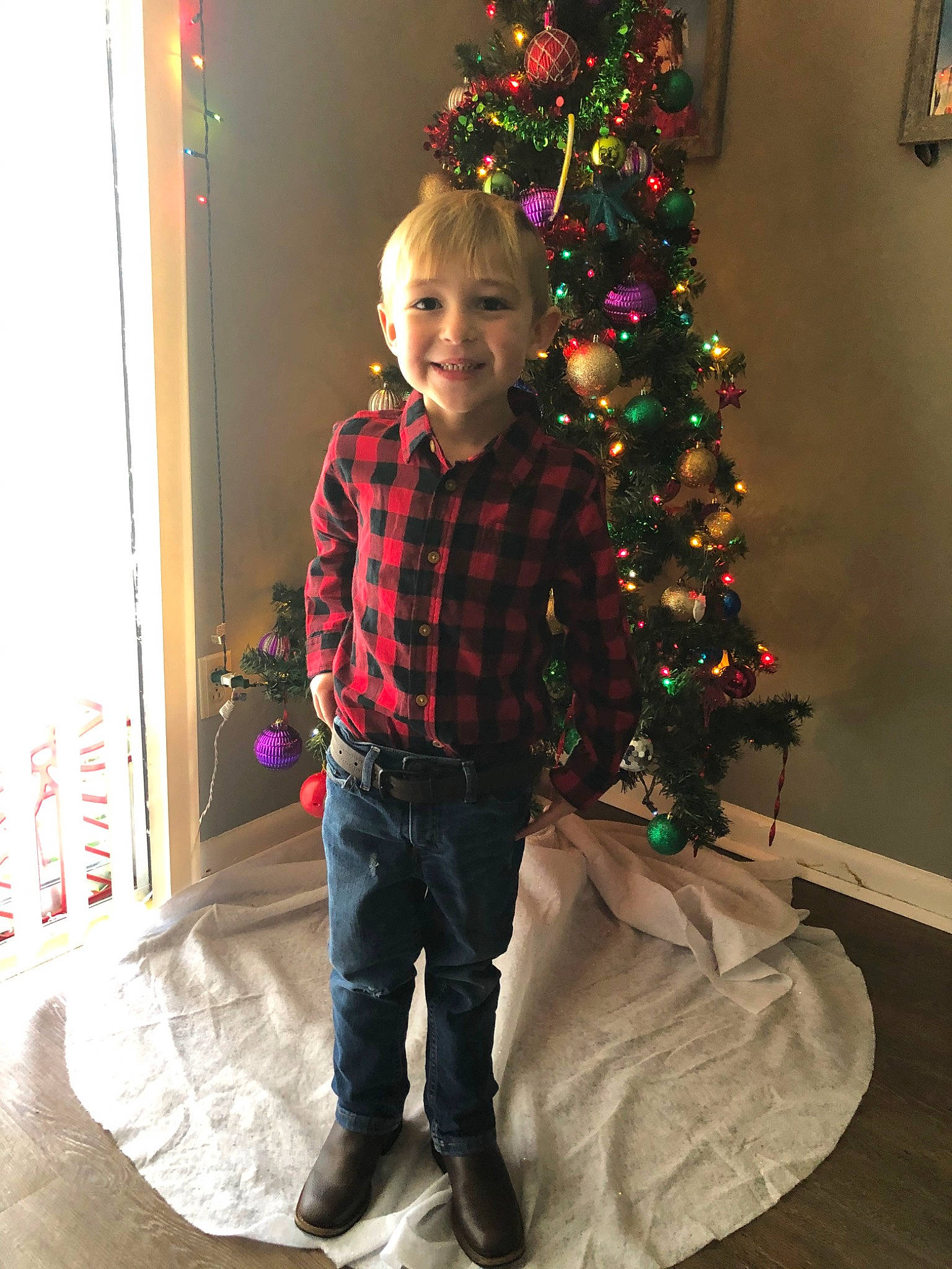 Kace is registered to the contest to win money with this photo: child, christmas, christmas_decoration, christmas_eve, christmas_ornament, christmas_tree, event, fir, holiday, holiday_ornament, home, interior_design, joy, person, pine_family, plant, smile, standing, toddler, tree