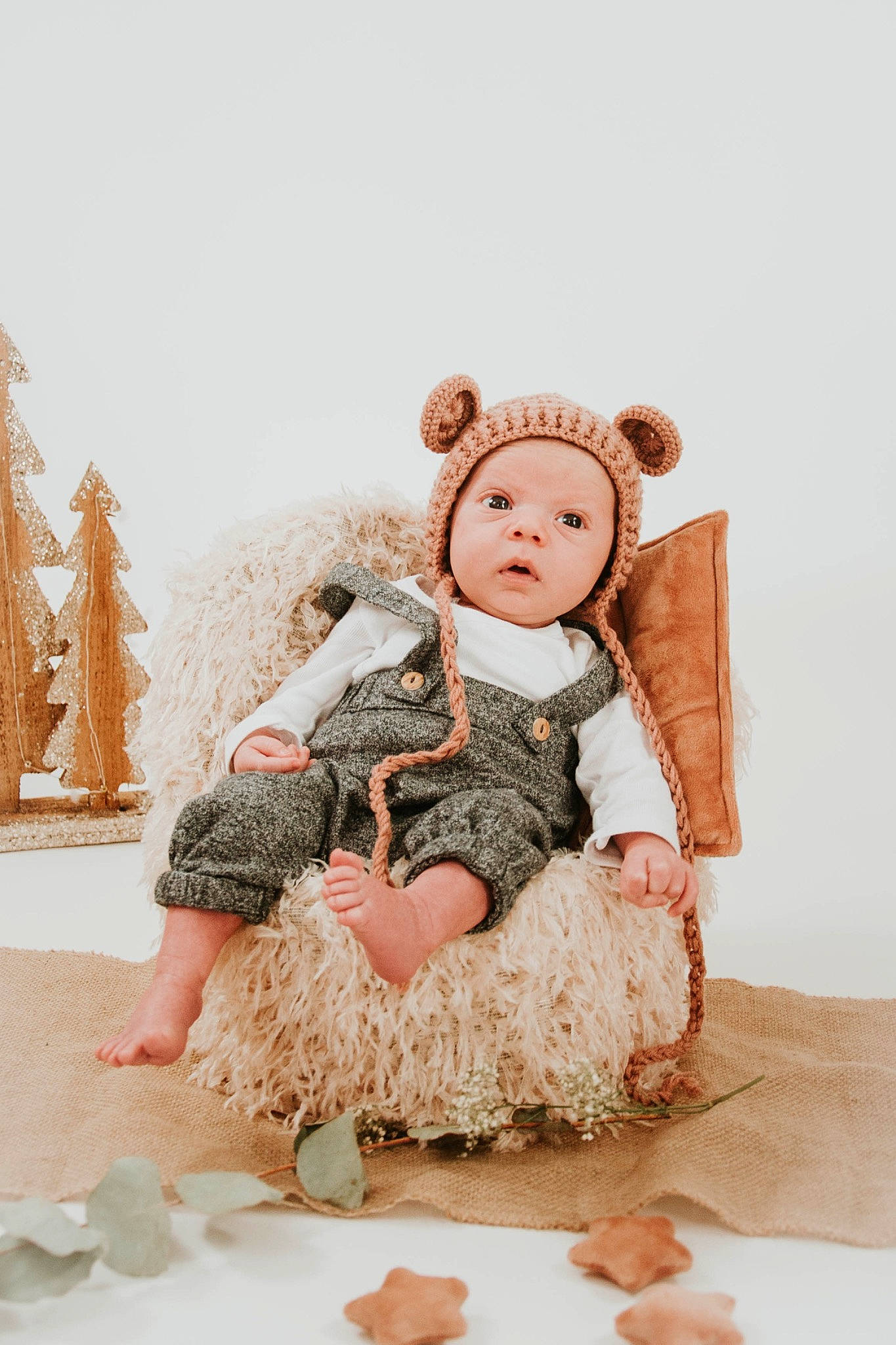 Livio a rejoint le concours — aidez-le/la à gagner de superbes lots ! art, baby, baby_toddler_clothing, brown_hair, cheek, child, comfort, doll, embellishment, fashion_accessory, fashion_design, fawn, fur, headgear, headpiece, headwear, person, pink, sitting, skin