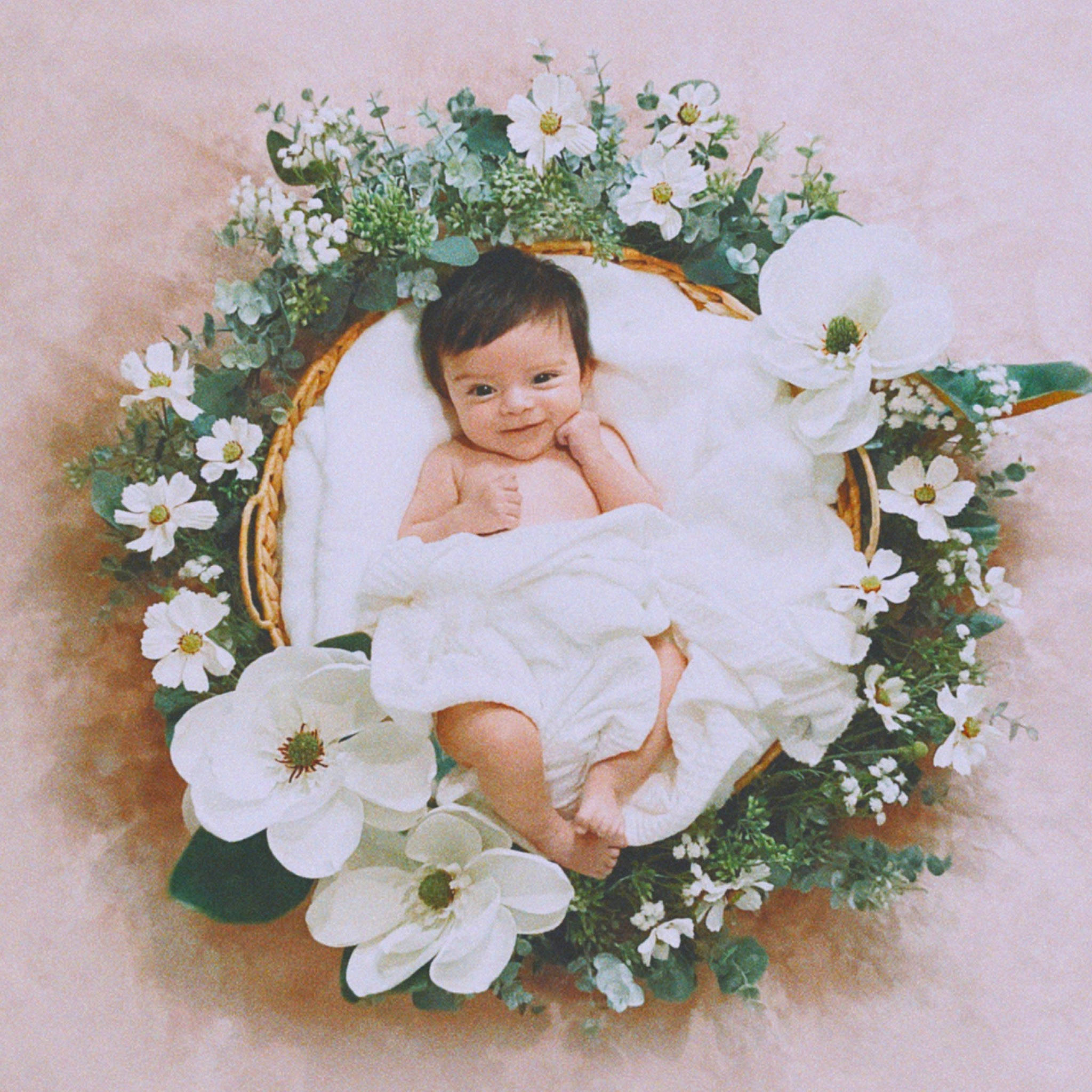 Kira is registered to the contest to win money with this photo: artificial_flower, baby, bouquet, dress, event, flower, flower_arranging, flowering_plant, garden_roses, hair_accessory, happy, headgear, headpiece, person, petal, plant, rose, rose_family, rose_order, textile