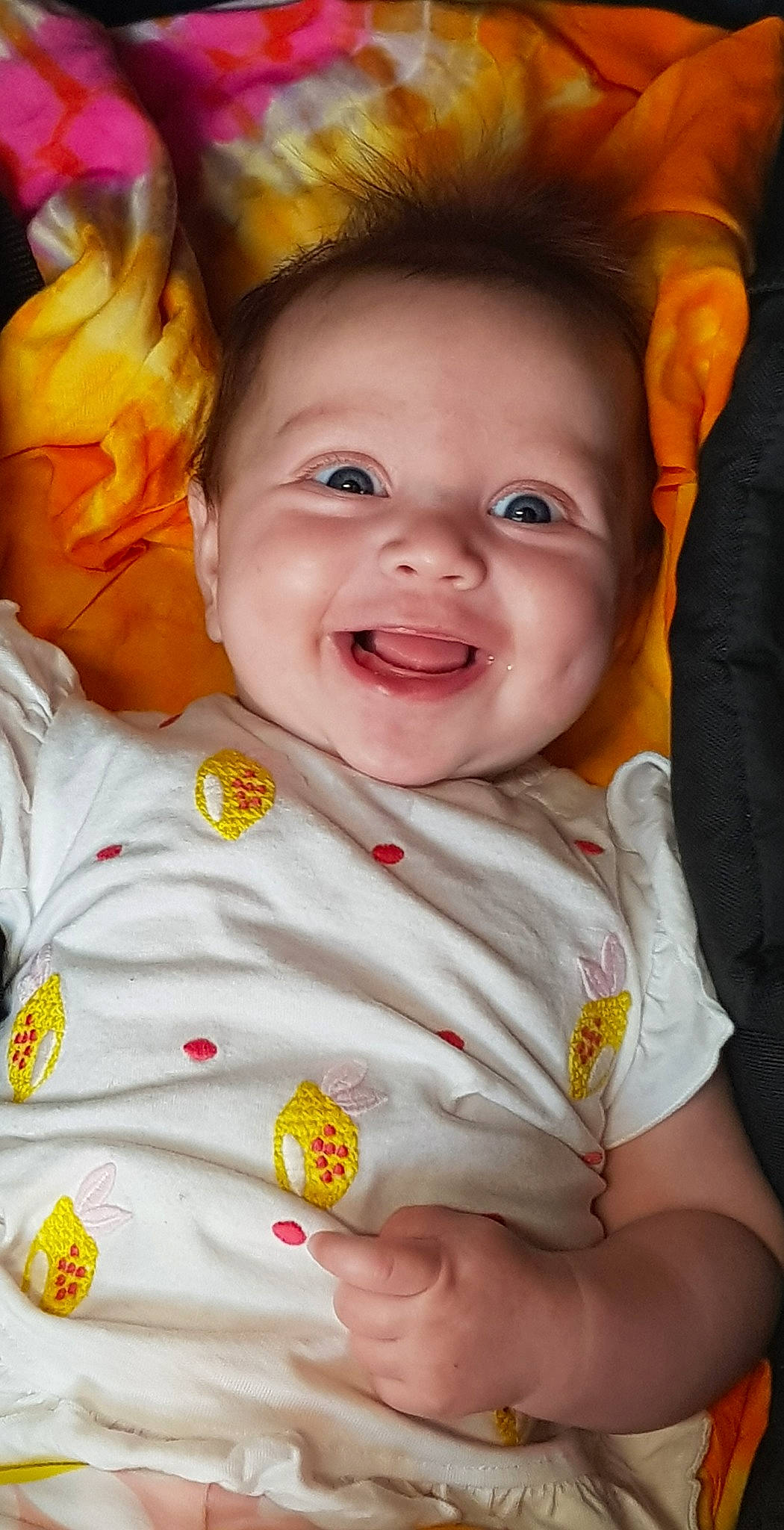 Lou participe au concours pour gagner de l'argent avec cette photo : baby, cheek, child, close_up, eye, face, facial_expression, happy, head, iris, joy, lip, mouth, nose, orange, person, photography, portrait_photography, skin, smile