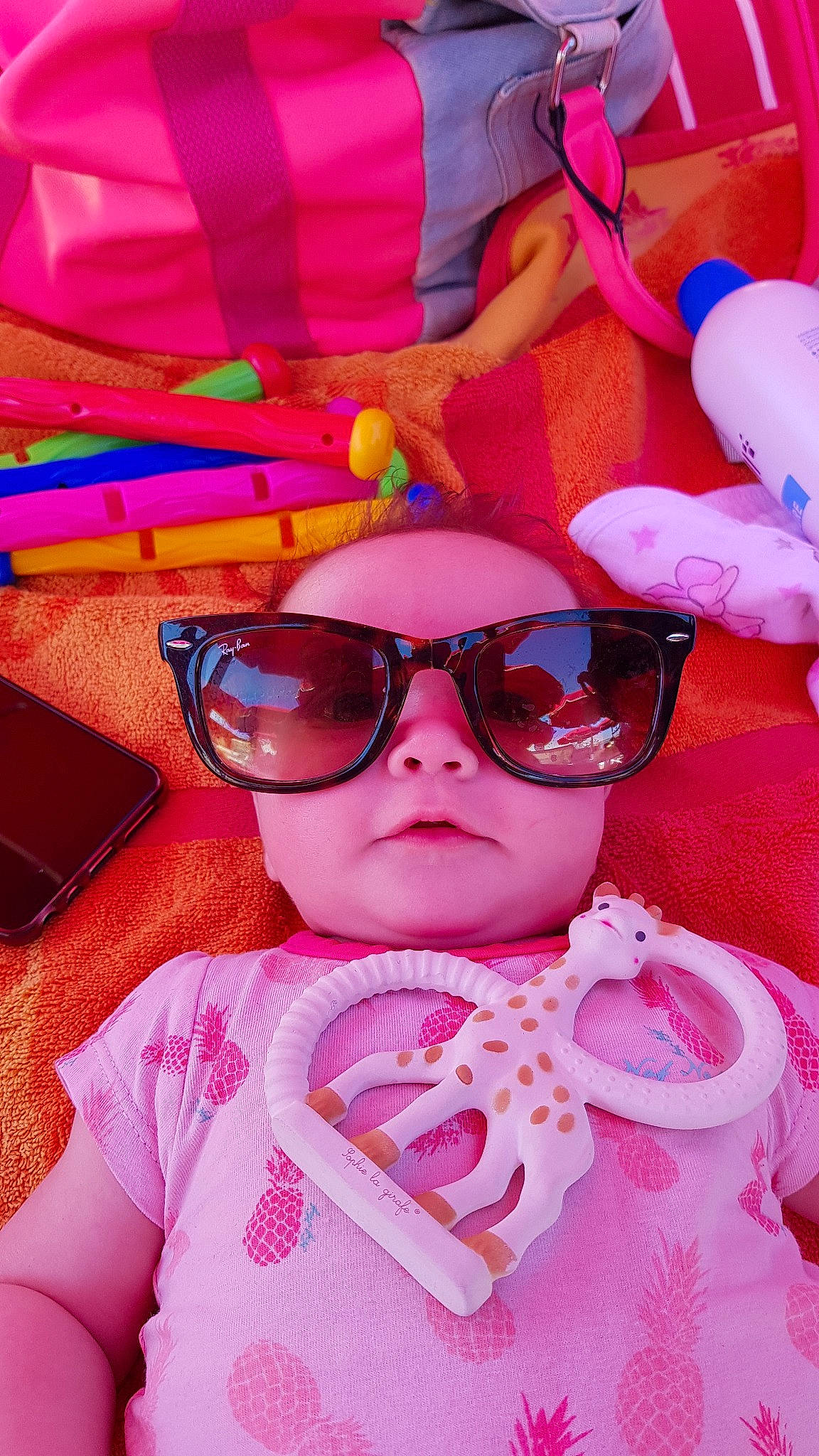 Lou participe au concours pour gagner de l'argent avec cette photo : child, cool, eyewear, glasses, magenta, person, pink, sunglasses, sweetness, toddler, vision_care