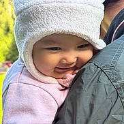 Katy participe au concours pour gagner de l'argent avec cette photo : baby, child, smile, hat, pink_clothing, outdoor, nature, greenery, shoulder, adult, face, portrait, happy, warm, daylight, cute, infant, cozy, closeup, person