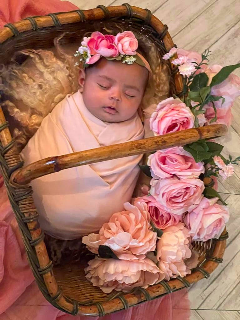 Kamilla is registered to the contest to win money with this photo: baby, baby_toddler_clothing, child, cut_flowers, dress, floral_design, flower, flower_arranging, garden_roses, headgear, headwear, hybrid_tea_rose, person, petal, pink, rose, rose_family, rose_order, textile, toddler