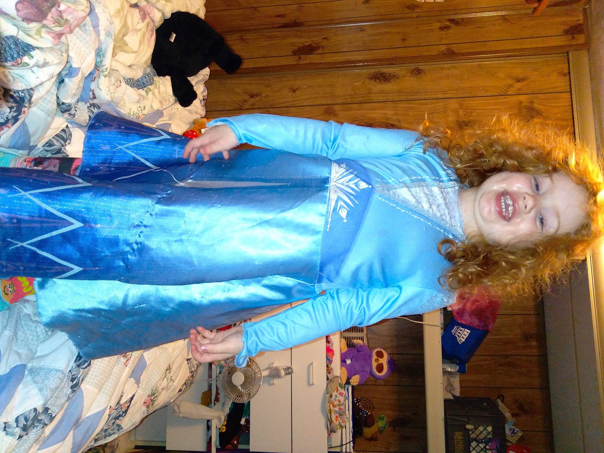 Monique is registered to the contest to win money with this photo: art, artist, child, costume, electric_blue, entertainment, event, fashion_design, fun, fur, happy, joy, leisure, organ, performance, performance_art, person, recreation, smile, visual_arts