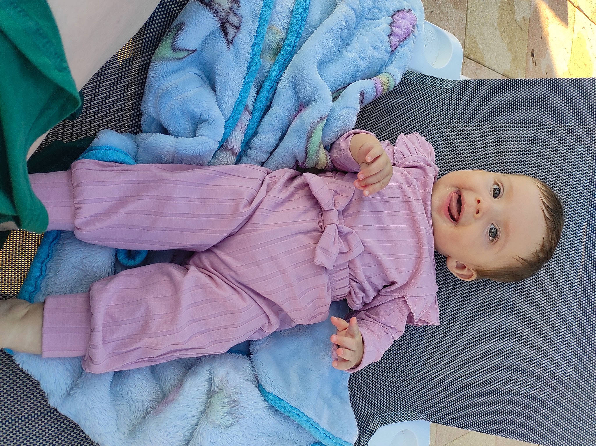 Jade participe au concours pour gagner de l'argent avec cette photo : baby, baby_products, baby_sleeping, baby_toddler_clothing, cheek, child, comfort, electric_blue, eye, linens, pattern, person, pink, purple, skin, sleeve, textile, toddler, violet, wool