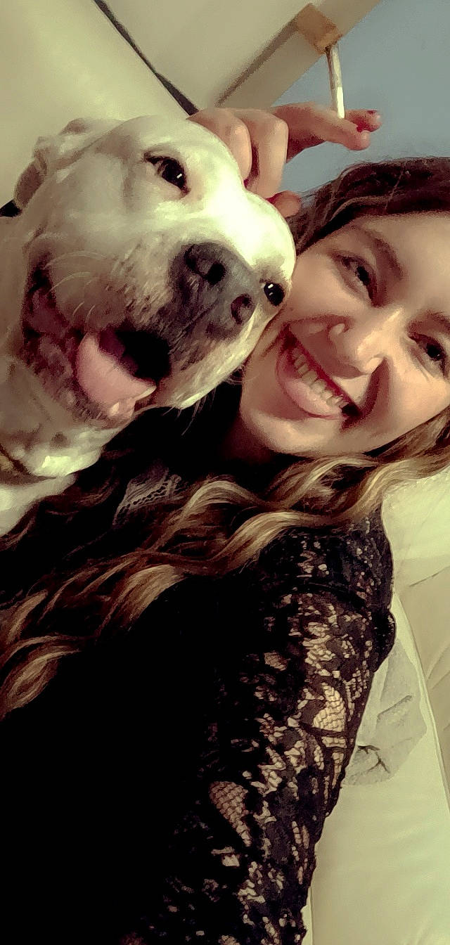 Kayla participe au concours pour gagner de l'argent avec cette photo : beauty, carnivore, companion_dog, cool, dog, dog_breed, ear, eye, eyebrow, eyewear, fawn, gesture, happy, iris, jaw, mouth, nose, selfie, skin, smile