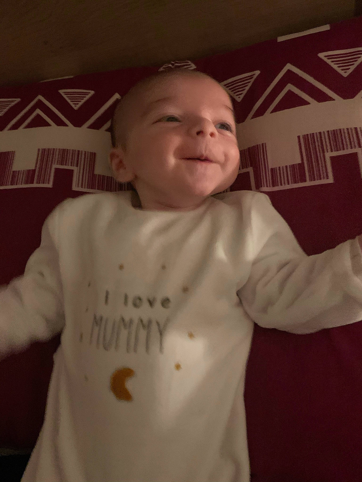 Florian a rejoint le concours — aidez-le/la à gagner de superbes lots ! baby, baby_toddler_clothing, cheek, child, elbow, finger, font, forehead, gesture, happy, joy, long_sleeved_t_shirt, mouth, neck, nose, outerwear, person, sleeve, smile, t_shirt