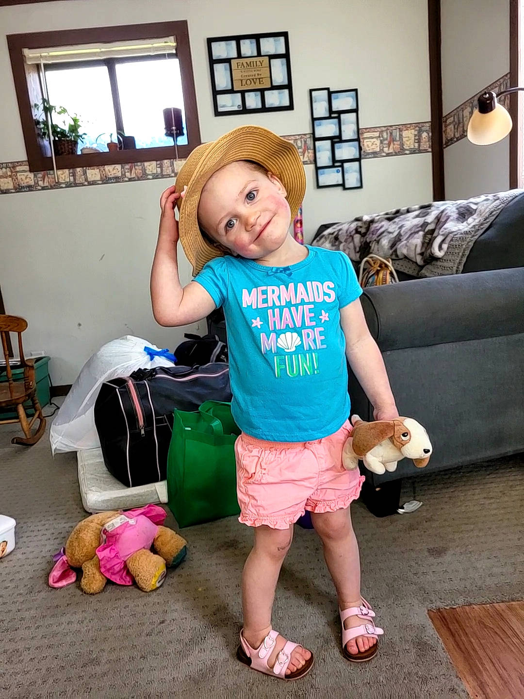 Elora is registered to the contest to win money with this photo: bag, couch, floor, flooring, fun, hairstyle, happy, headwear, human_leg, joint, joy, knee, leisure, luggage_and_bags, people, person, picture_frame, shorts, sneakers, studio_couch