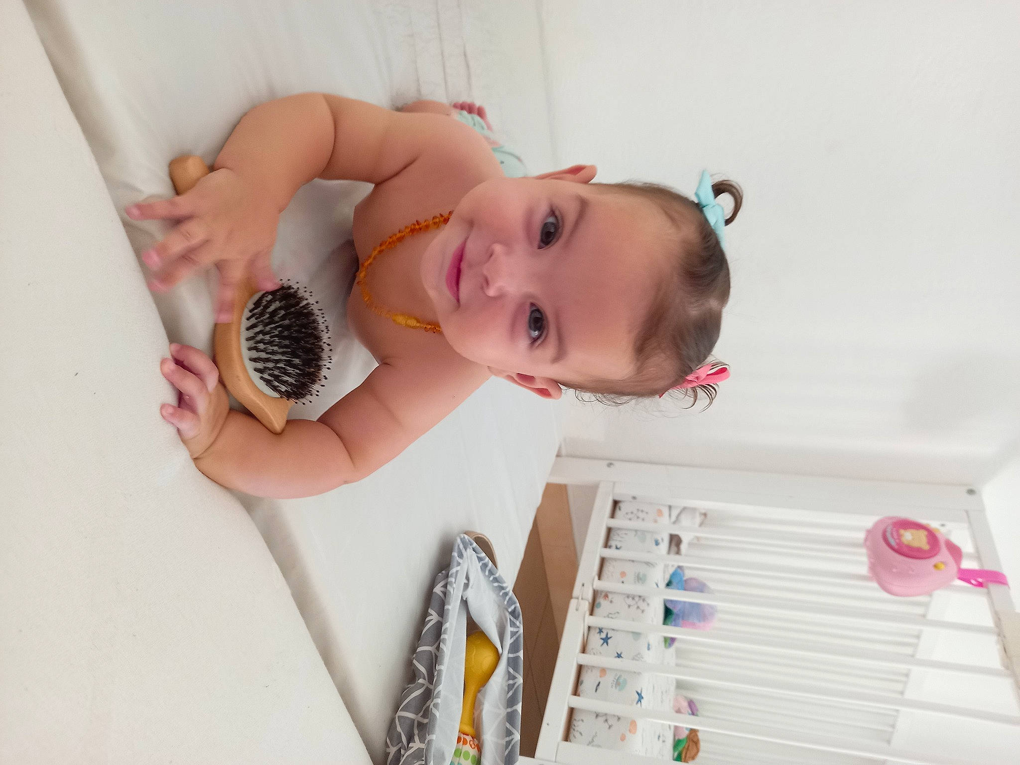 Harley participe au concours pour gagner de l'argent avec cette photo : arm, baby, baby_products, baby_toddler_clothing, ball, child, elbow, eye, eyelash, finger, flooring, fun, hand, joy, nail, pattern, person, play, room, toddler